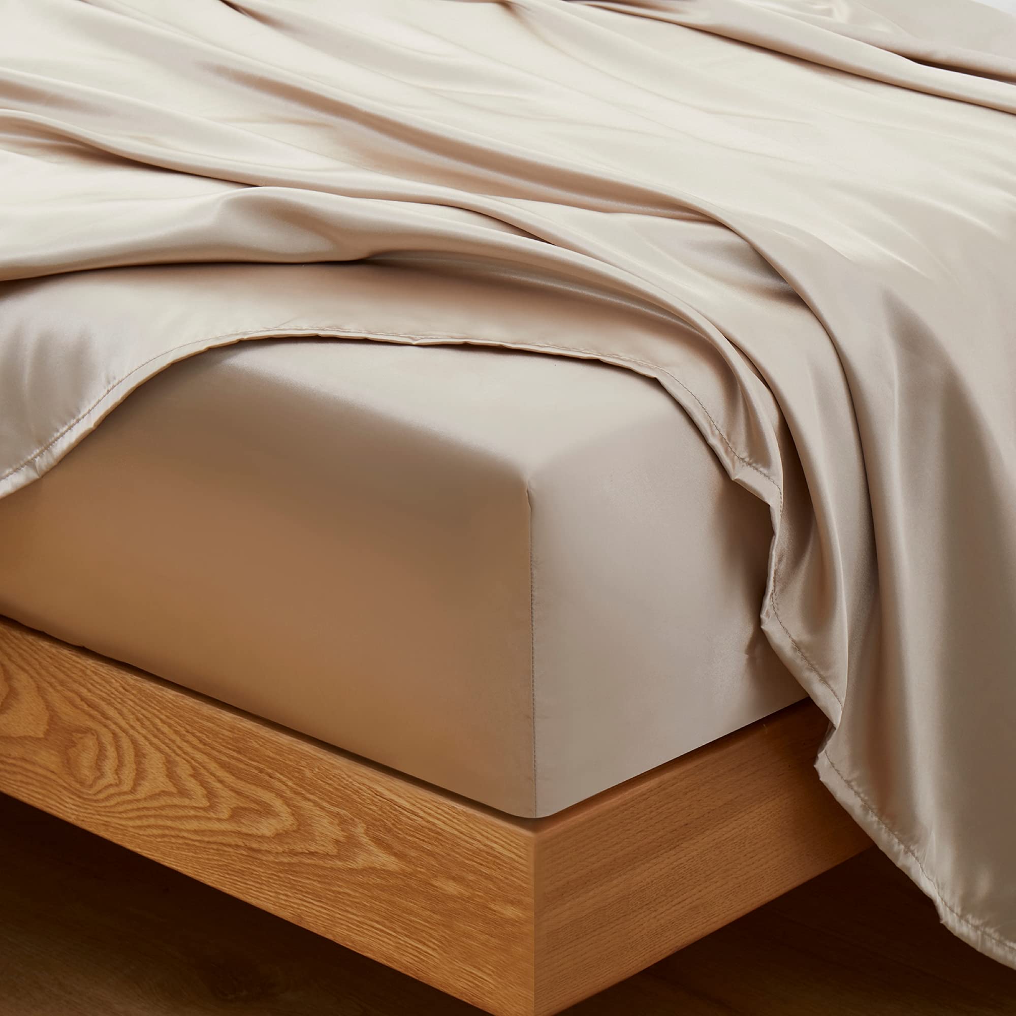 Entisn 4Pcs Silky Satin Sheets Set - Twin Size Luxury Bedding in Khaki, Ultra Soft & Breathable Satin Fabric - Includes 1 Fitted Sheet, 1 Flat Sheet & 2 Pillowcases - Perfect for Bedroom, Guest Room, Dorm or Hotel Use
