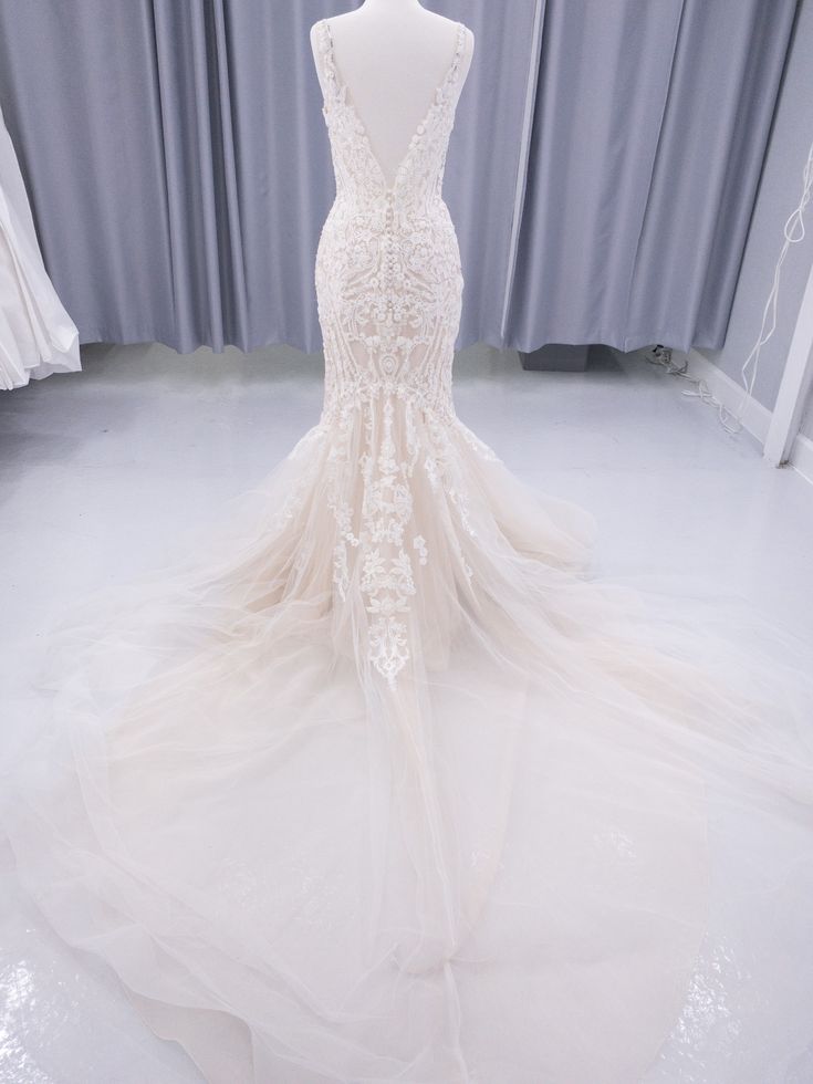 Enzoani Olinda Wedding Gown - Elegant Lace Bridal Dress for Bride, Perfect for Church Ceremony & Formal Reception