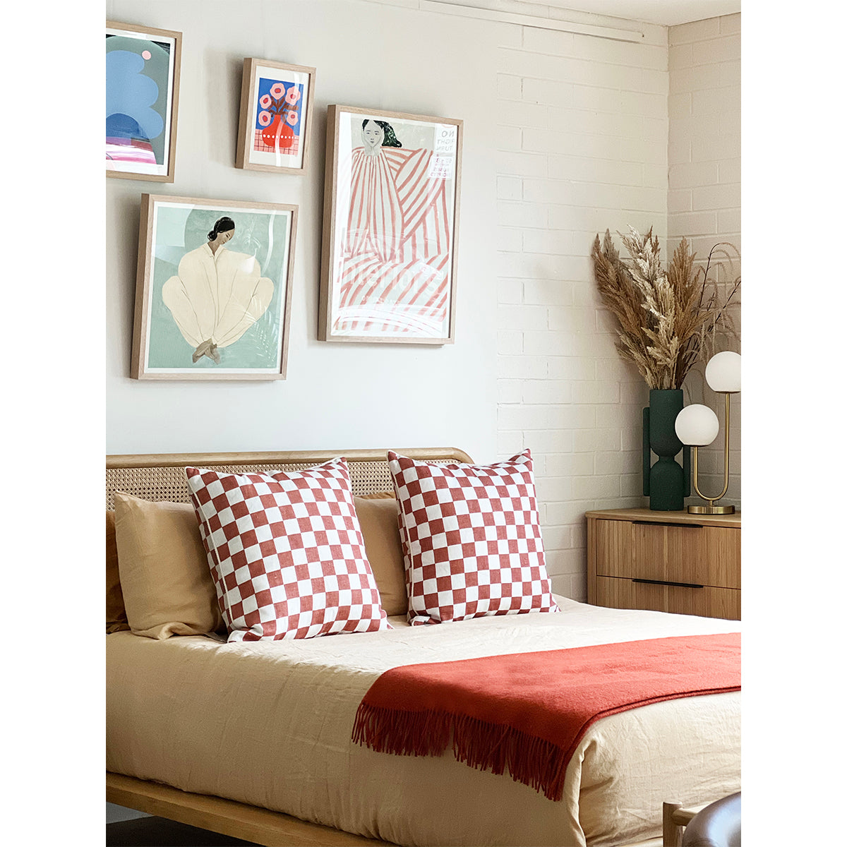 Elegant Pearl Vase Floral Print Wall Art - Perfect for Living Room, Bedroom & Office Decor