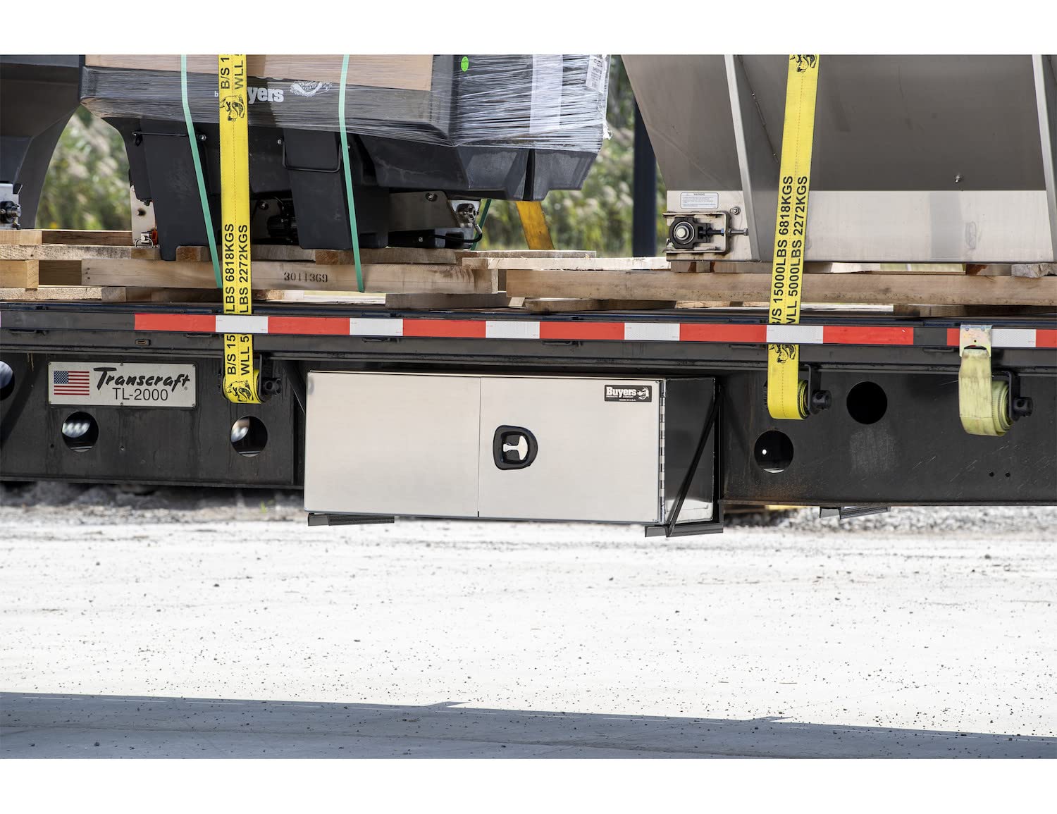 **Buyers Products 1705305 Smooth Aluminum Underbody Truck Tool Box with Barn Door - 18