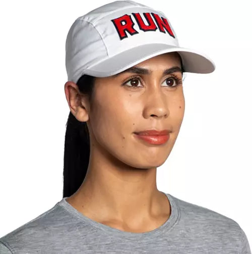 Brooks Moment Hat - Stylish & Comfortable Baseball Cap for Men & Women - Perfect for Running, Hiking, and Outdoor Activities