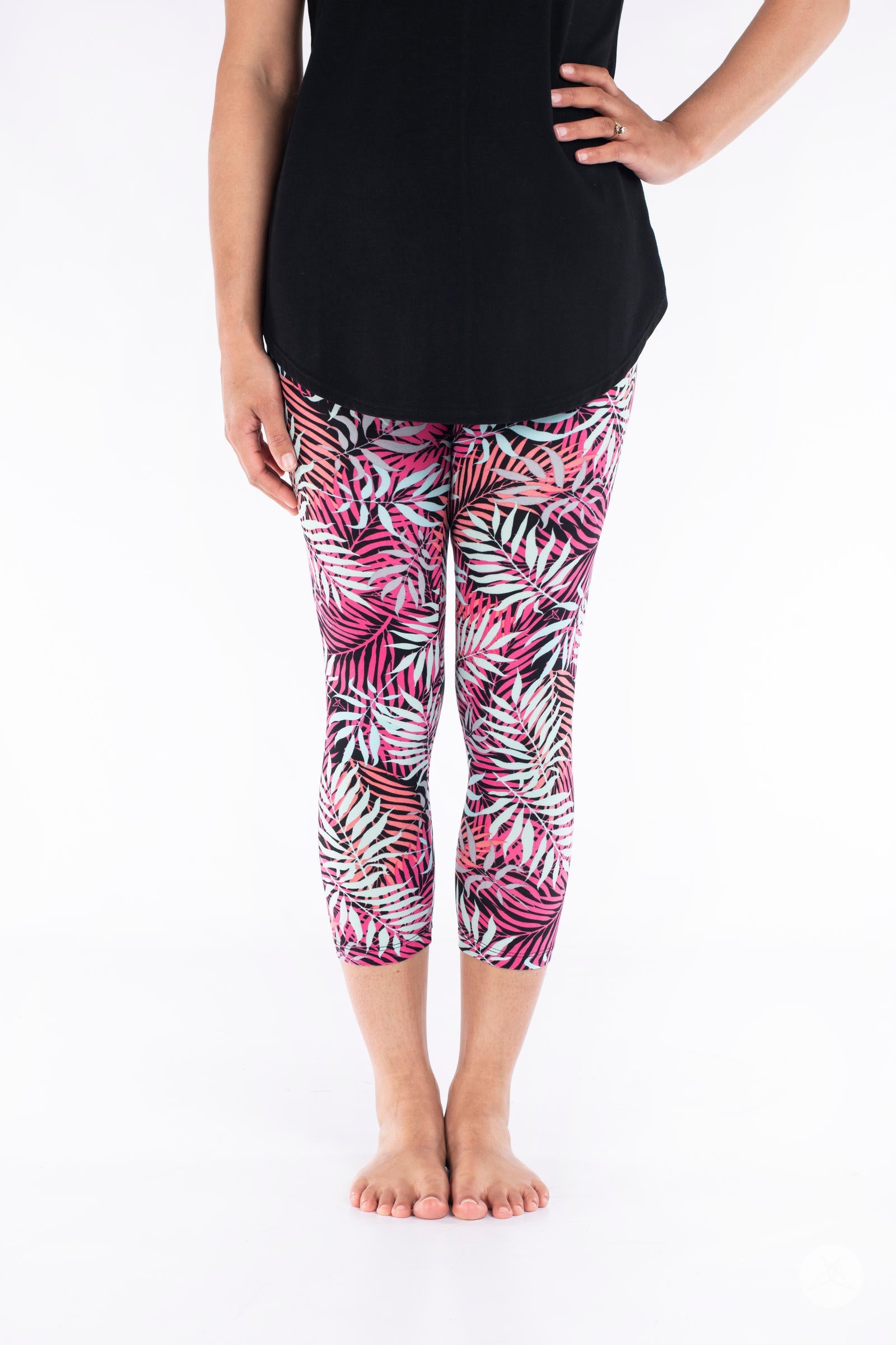 Talk To The Palm Crops Funny Sarcastic T-Shirt - Perfect for Parties, Gifts & Casual Wear