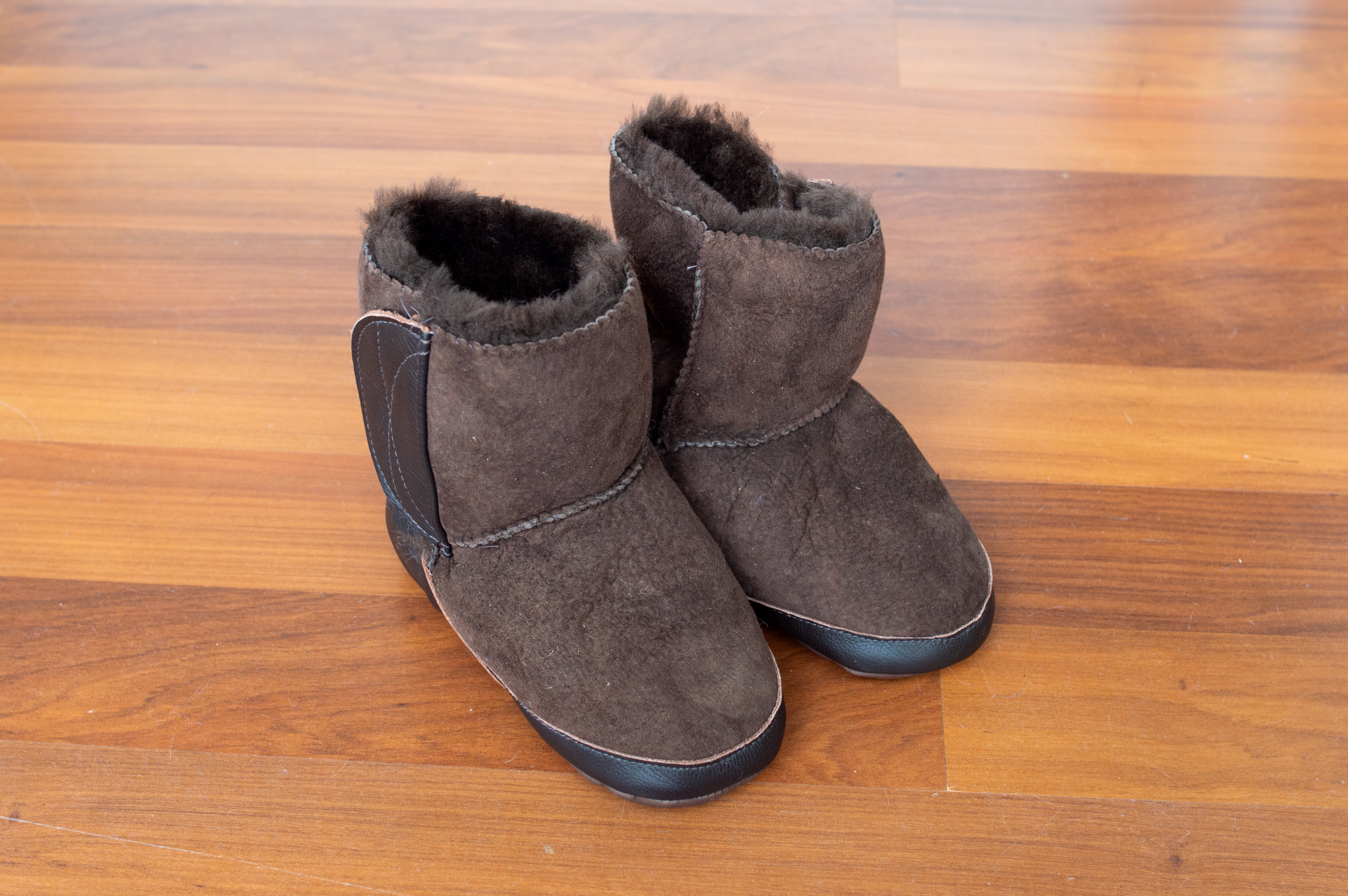 Premium Sheepskin Health Cabin Boots - Soft & Comfortable Winter Boots for Indoor & Outdoor Use - Perfect for Home, Spa, and Relaxation