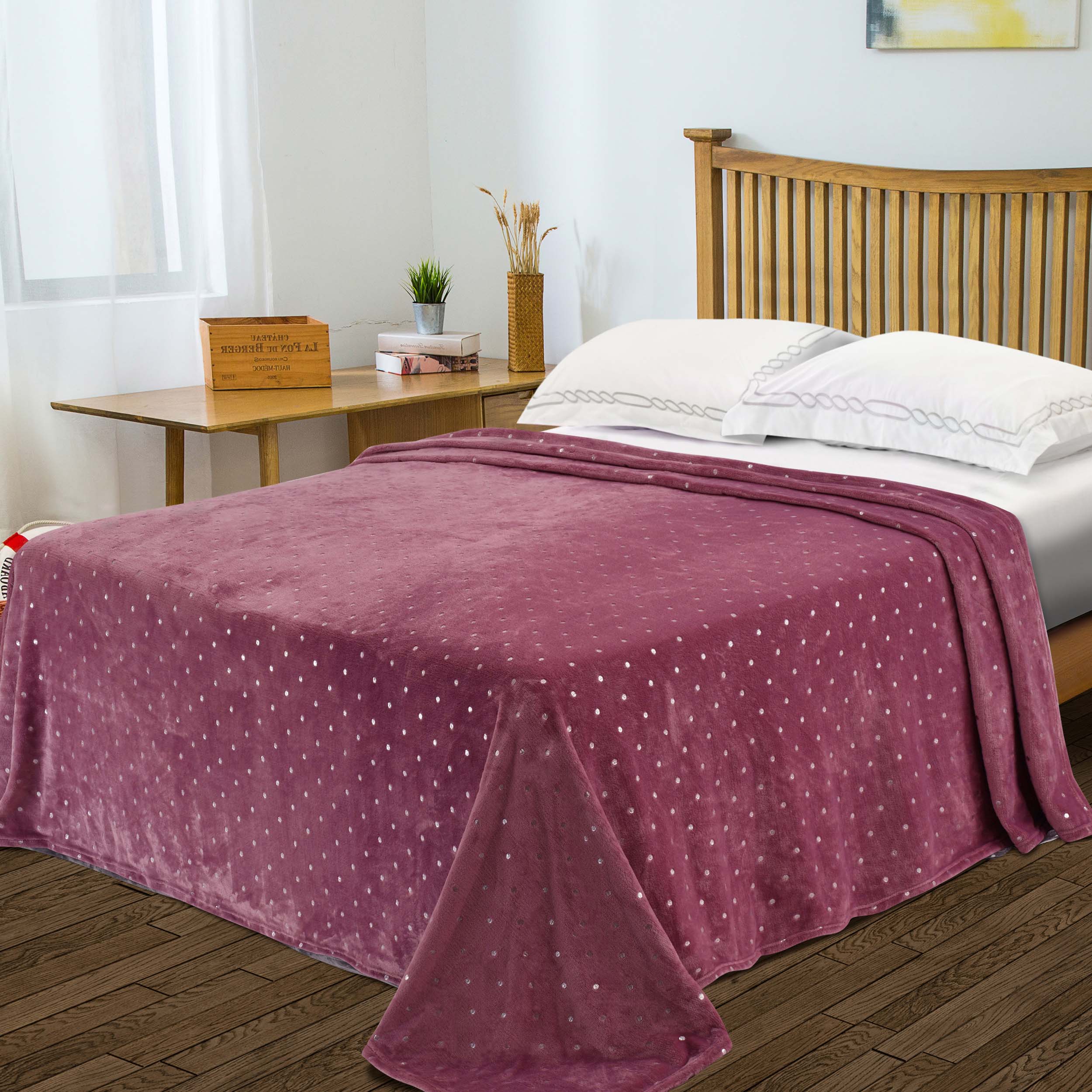 Soft Fleece Plush Blanket - Medium Weight Fluffy Cozy Throw for Couch, Bed & Home Decor - Perfect for Winter, Gifts & Relaxation