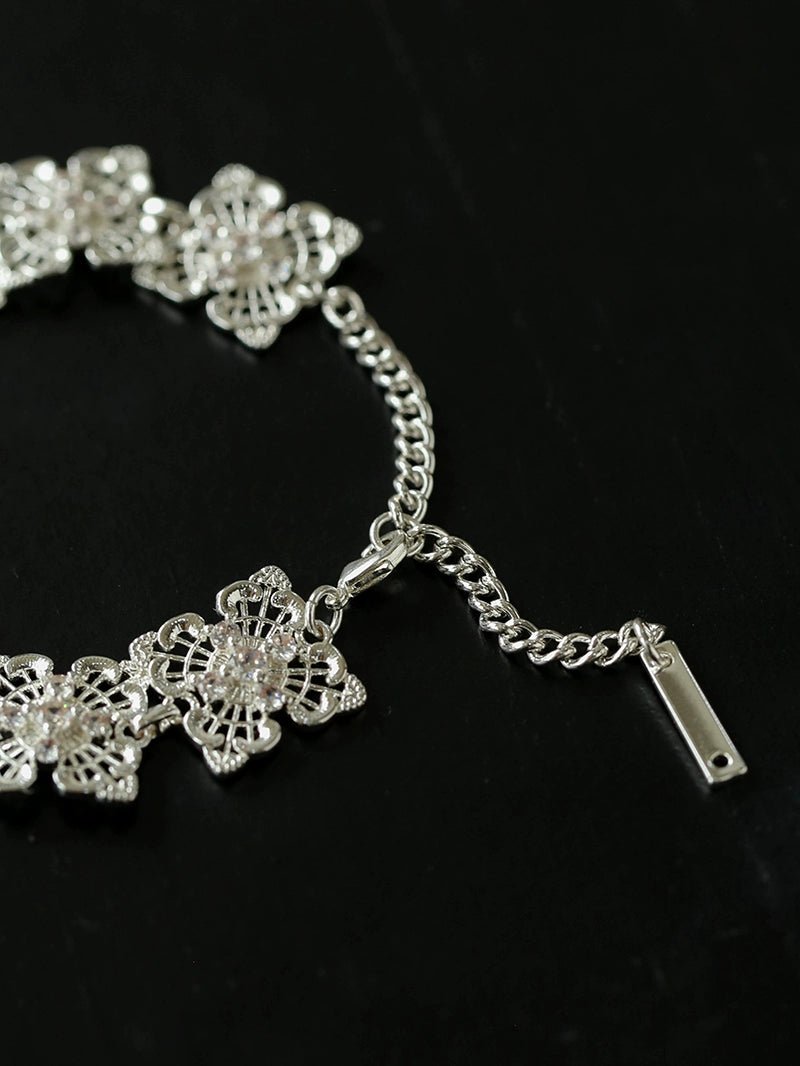 Stylish Niche Design Lace Four Leaf Clover Hollow Bracelet - Perfect for Women's Fashion, Gift Giving & Special Occasions