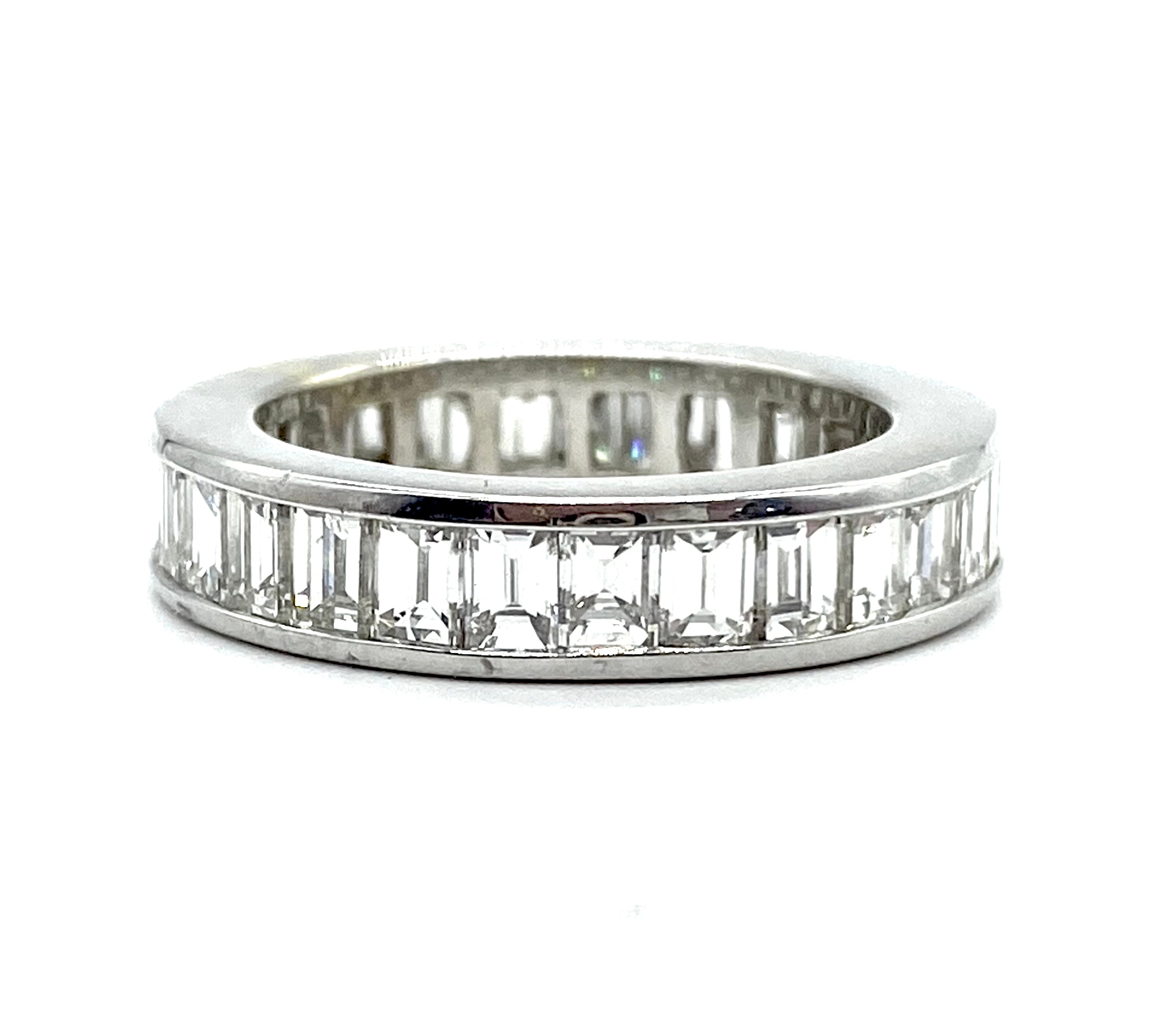 18K Gold 4.50ctw Emerald Cut Diamond Eternity Wedding Band Ring for Women - Perfect for Anniversaries, Engagements & Special Occasions