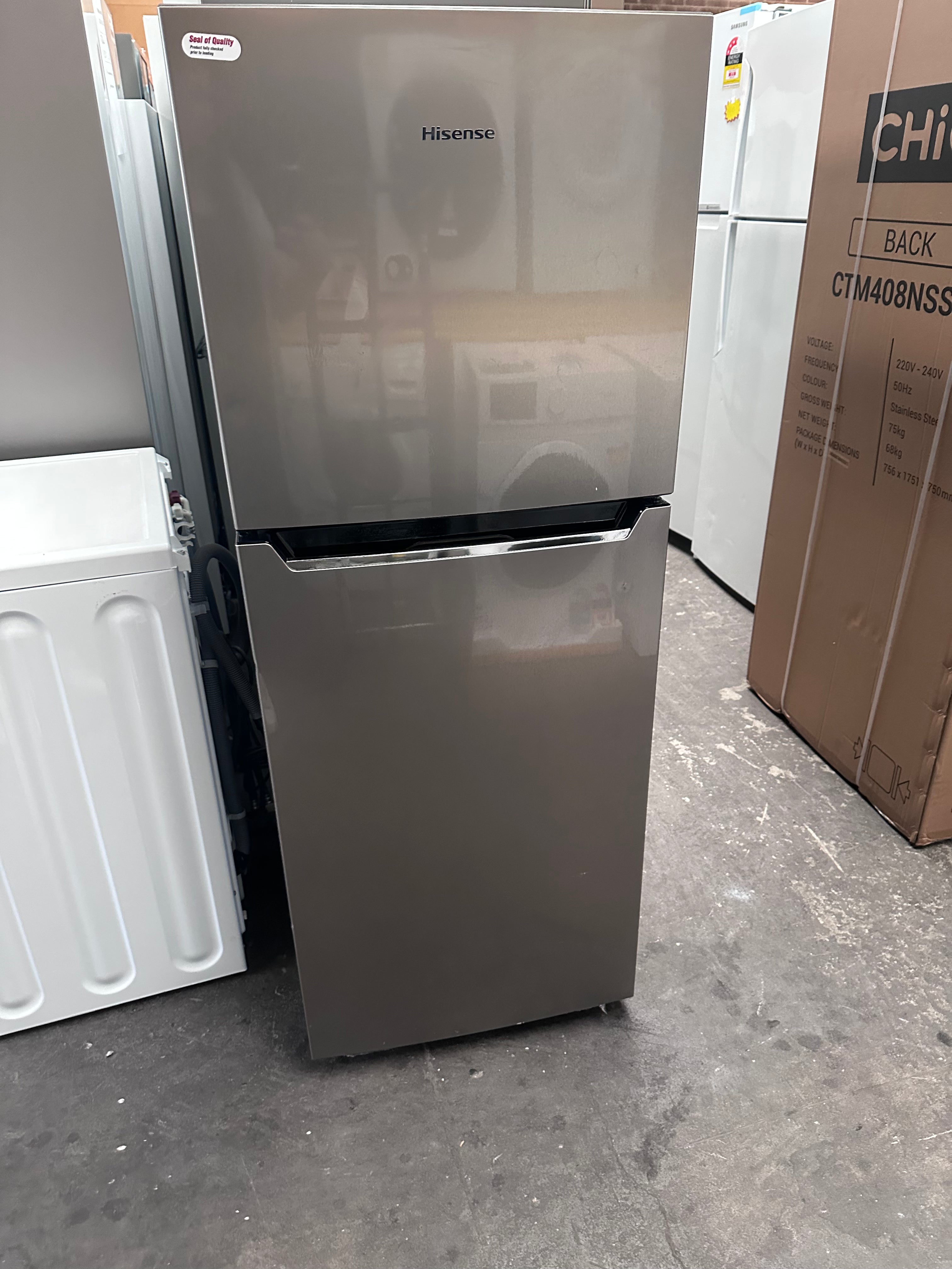 Hisense 230L Top Mount Refrigerator - Energy Efficient, Frost Free (Refurbished) - Perfect for Small Apartments, Dorms & Office Break Rooms