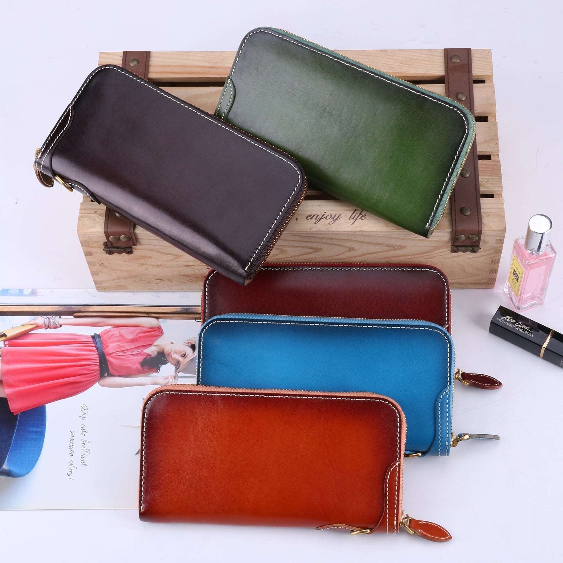 Vintage Leather Zip Wallet for Women - Stylish Retro Design with Multiple Card Slots & RFID Protection - Perfect for Everyday Use, Travel & Gift Giving