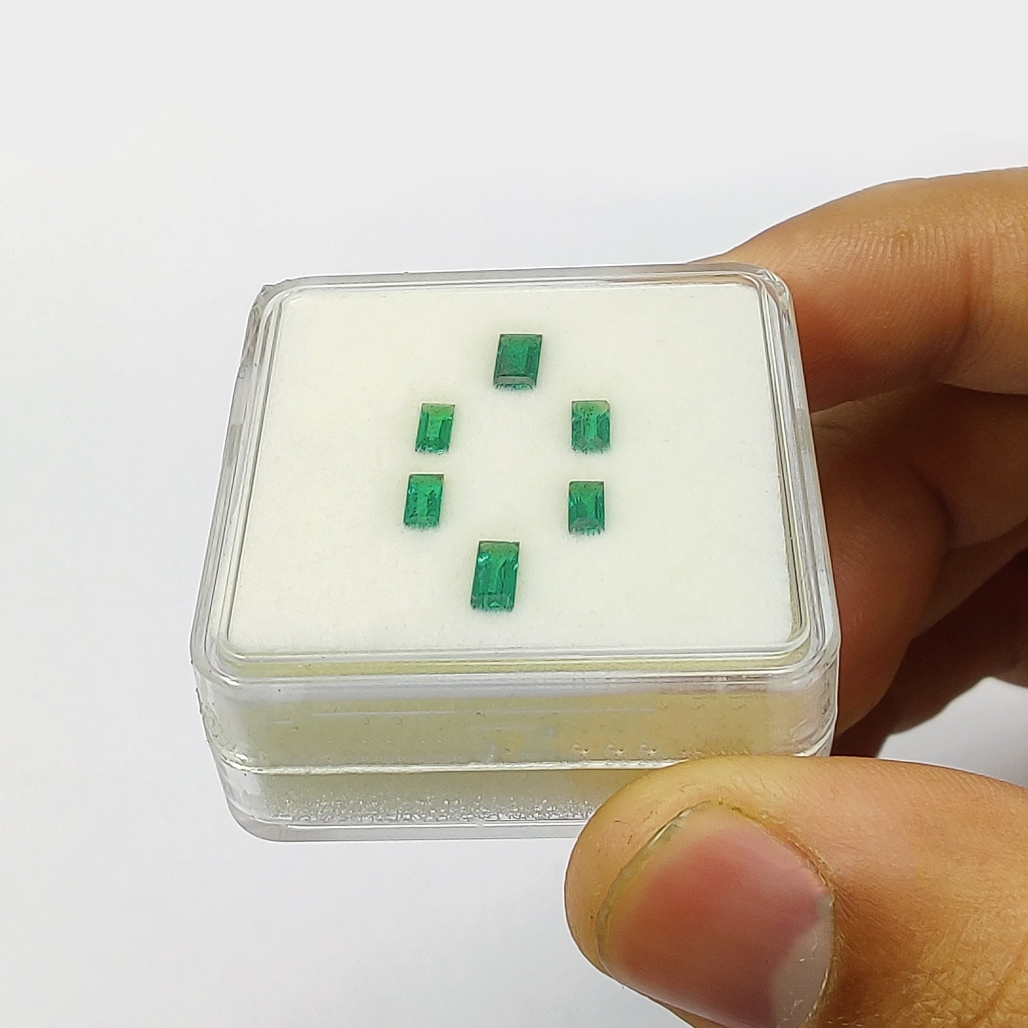 Natural Untreated Green Emerald Gemstone Set (0.95cts, 6pcs) - Cushion Cut 4x2mm & 5x3mm for Jewelry Making, Engagement Rings & Luxury Gifts