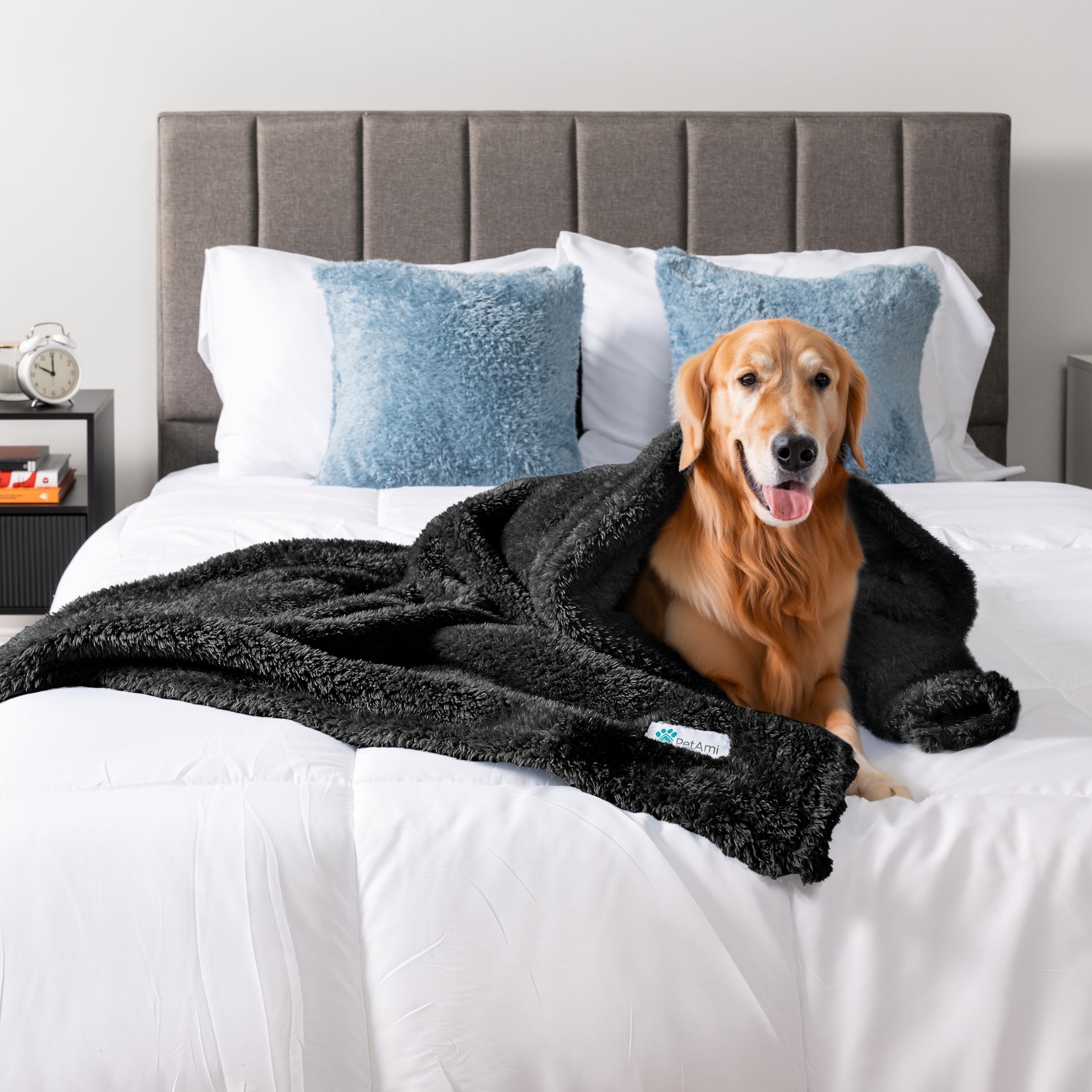 **PetAmi Extra Large Dog Blanket 60x80 - Soft Fluffy Sherpa Fleece Blanket for Large Dogs & Cats, Calming Pet Throw for Bed, Sofa, Couch - Washable Black Pet Blanket for Puppies & Kittens (Perfect for Cuddling, Travel & Anxiety Relief)**