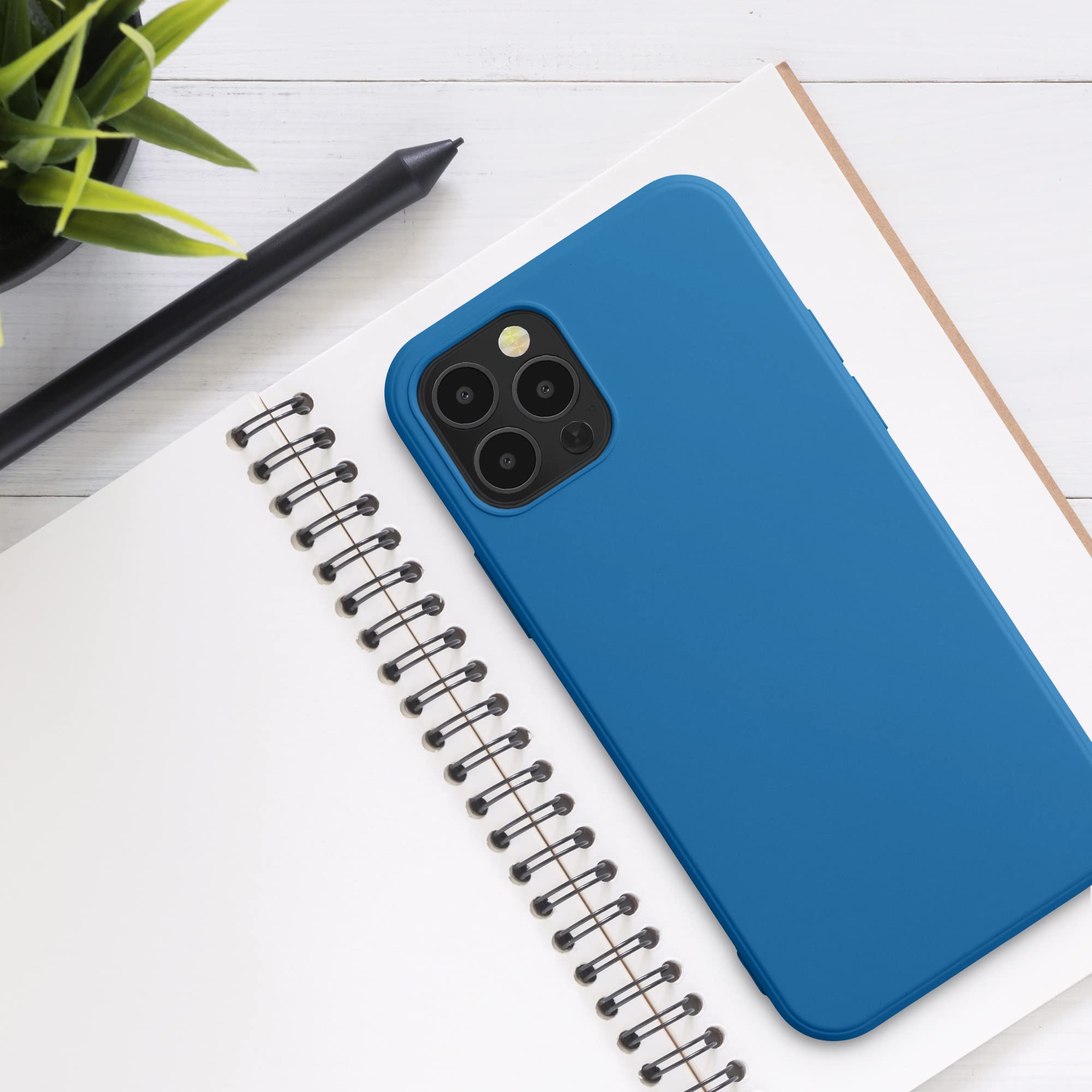 kwmobile Slim Protective TPU Silicone Phone Case for Apple iPhone 12 & iPhone 12 Pro - Blue Reef - Shockproof Cover for Everyday Use & Outdoor Activities