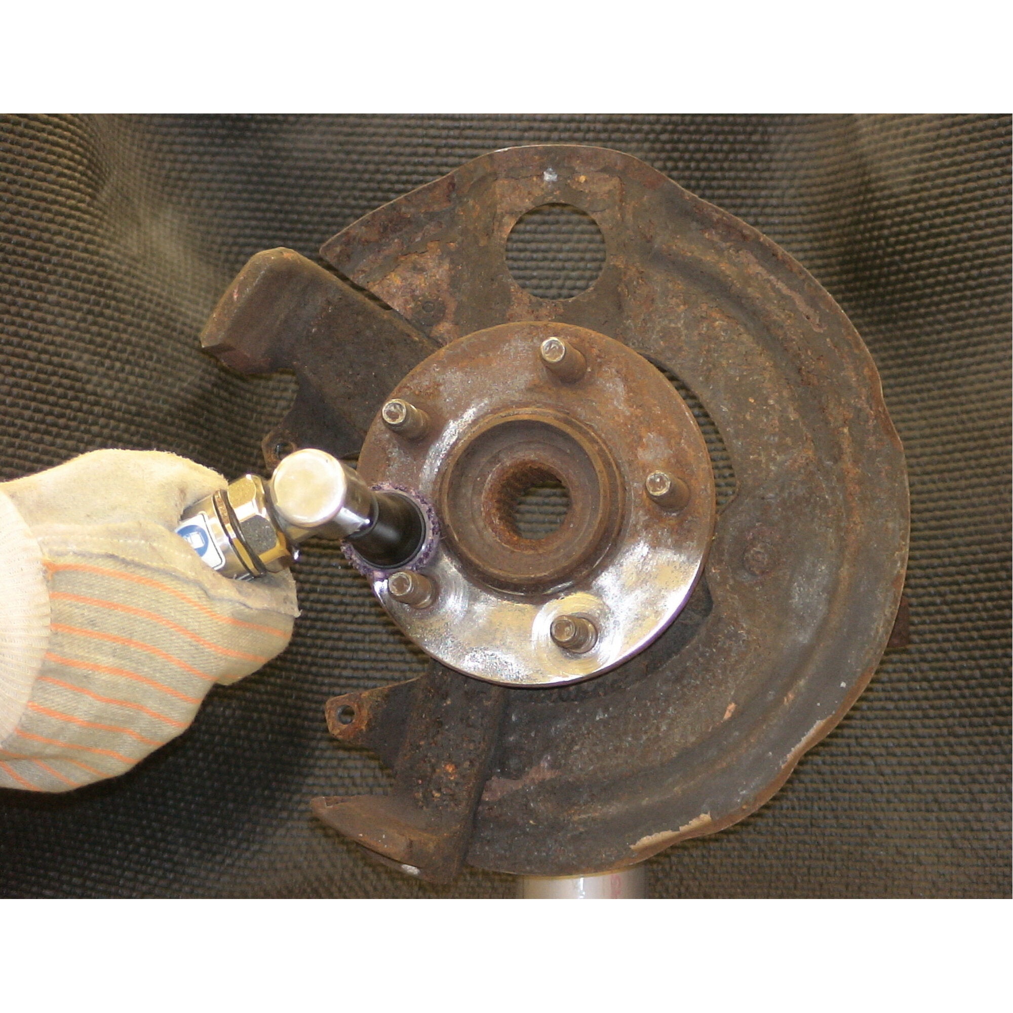 3M 07545 Brake Hub Cleaning Disc Holder - Professional Automotive Brake Cleaning Tool for Mechanics & DIY Enthusiasts | Perfect for Brake Maintenance & Repair Shops