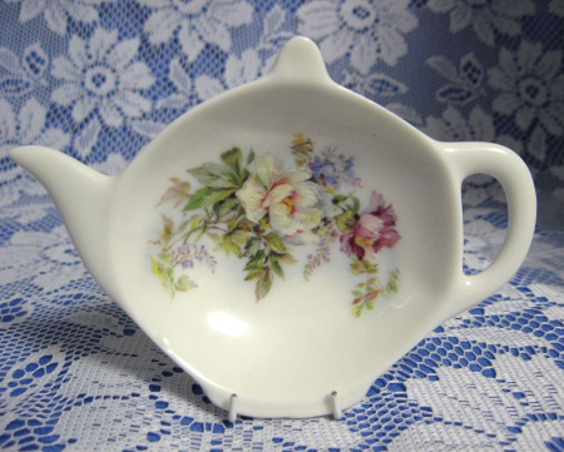 Royal Patrician Aurora Teapot-Shaped Tea Bag Caddy - White Rose Bouquet Bone China Tea Storage - Perfect for Afternoon Tea, Kitchen Decor & Gift Giving