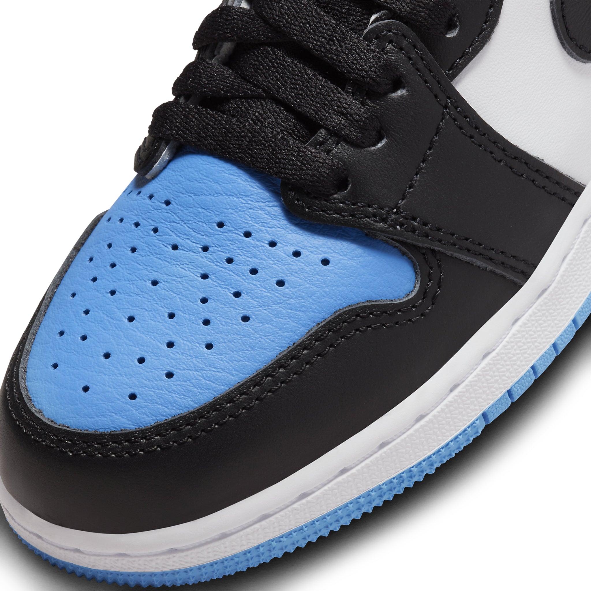 Air Jordan 1 Retro High OG UNC Toe (GS) - Classic Basketball Shoes for Women & Girls - Perfect for Streetwear, Sneaker Collection & Casual Outfits