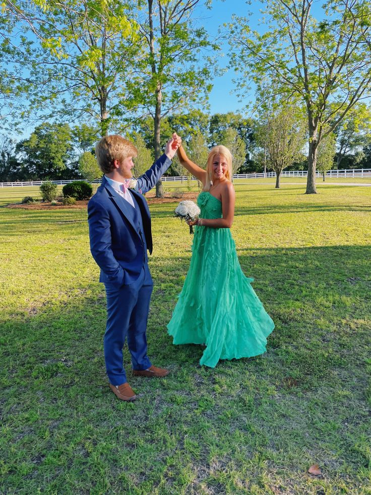 Elegant Green A-Line Ruffle Long Prom Dress for Formal Party & Evening Gala - Perfect for Homecoming, Quinceañera & Wedding Guest Attire