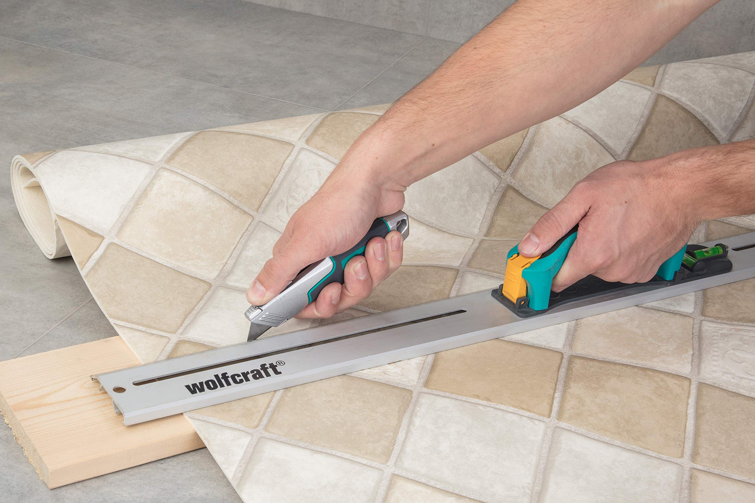 Wolfcraft 4200000 Trapezium Blade Knife - Heavy Duty Utility Knife for Carpentry, DIY Projects & Crafting - Perfect for Cutting Cardboard, Foam & Packaging Materials