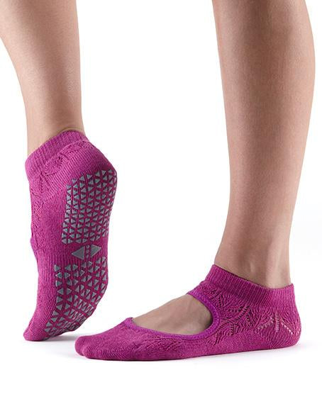 Tavi Noir Chey Grip Socks - Non-Slip Yoga Socks for Women, Pilates, Barre & Workout - Breathable & Comfortable Anti-Skid Socks for Home, Studio & Gym Use