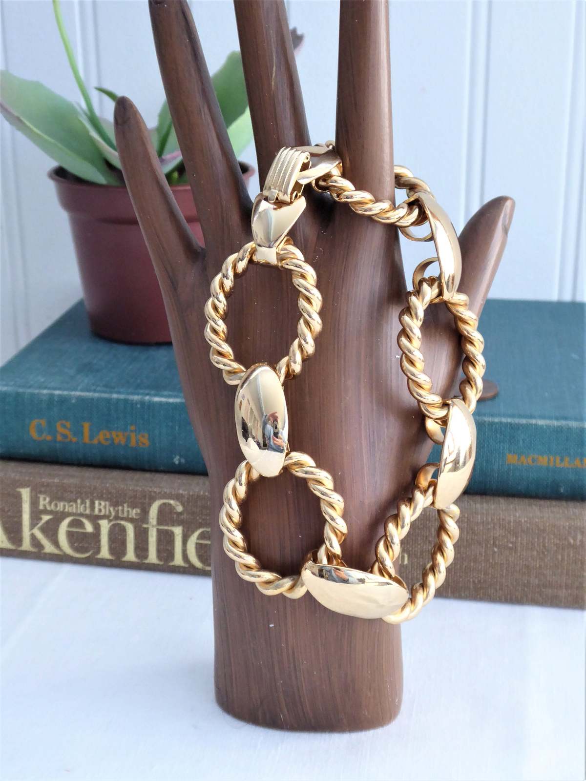 Vintage 1980s Napier Twisted Link Chunky Bracelet - Gold Plated Signed Oval Links for Women | Perfect for Retro Fashion, Parties & Gift Giving