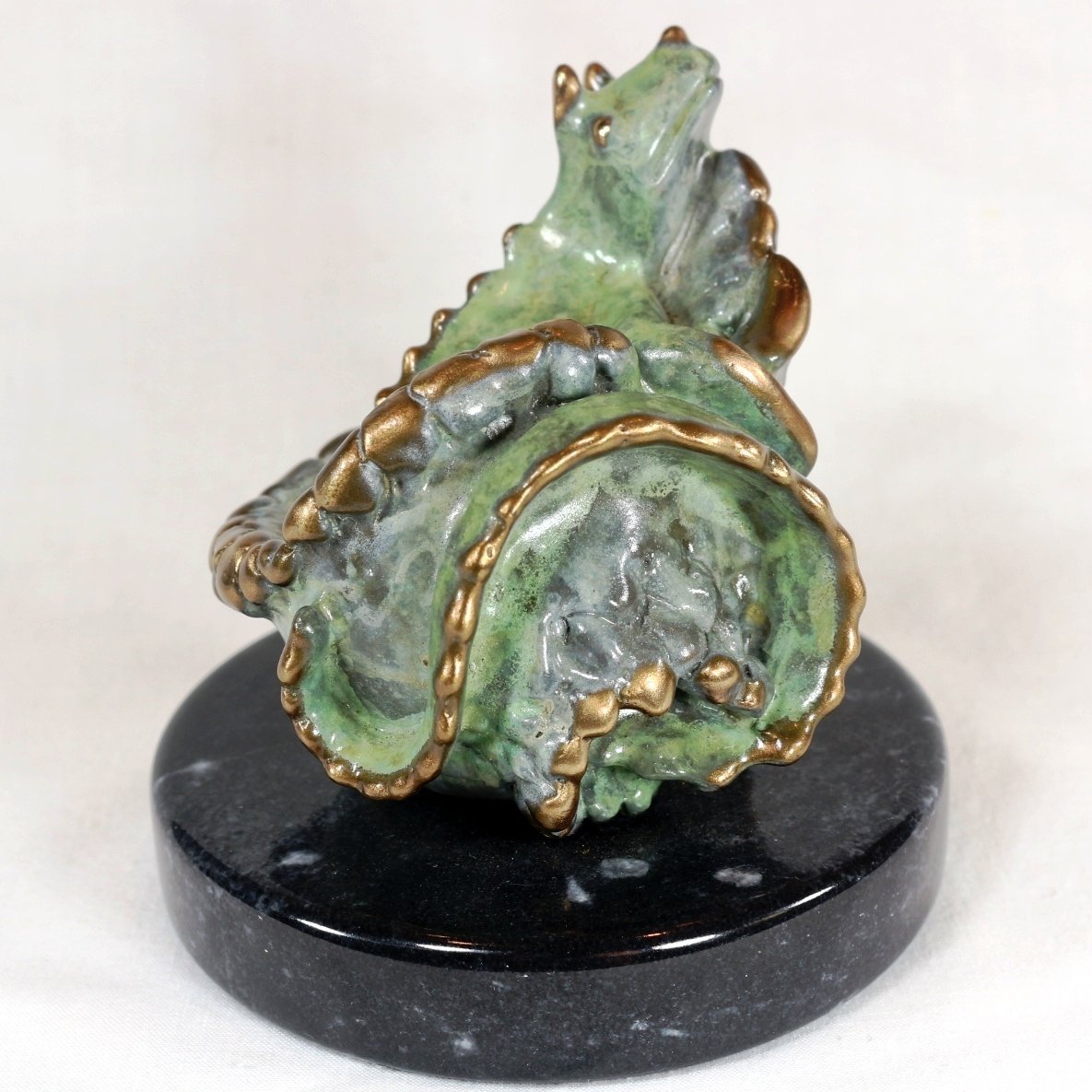 Solid Bronze Marine Iguana Lizard Gecko Hatchling Egg Statue Figurine - Handcrafted Reptile Decor for Home, Office & Garden Display [50% OFF]
