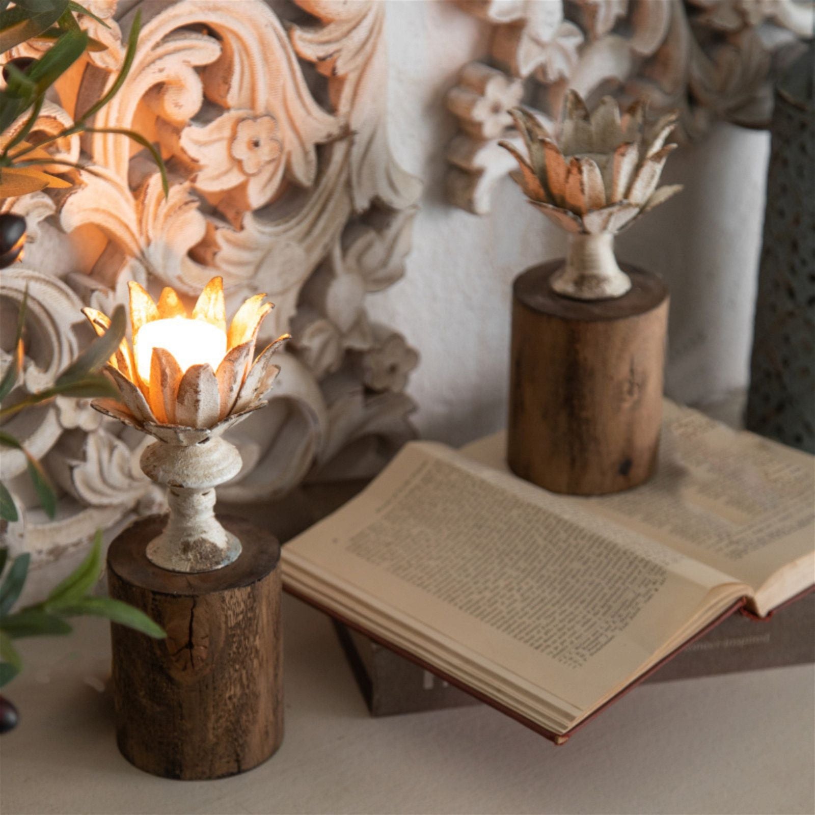 Urban Style Metal Flower in Bloom Candle Holder with Wooden Base - Perfect for Home Decor, Wedding Centerpieces & Romantic Ambiance