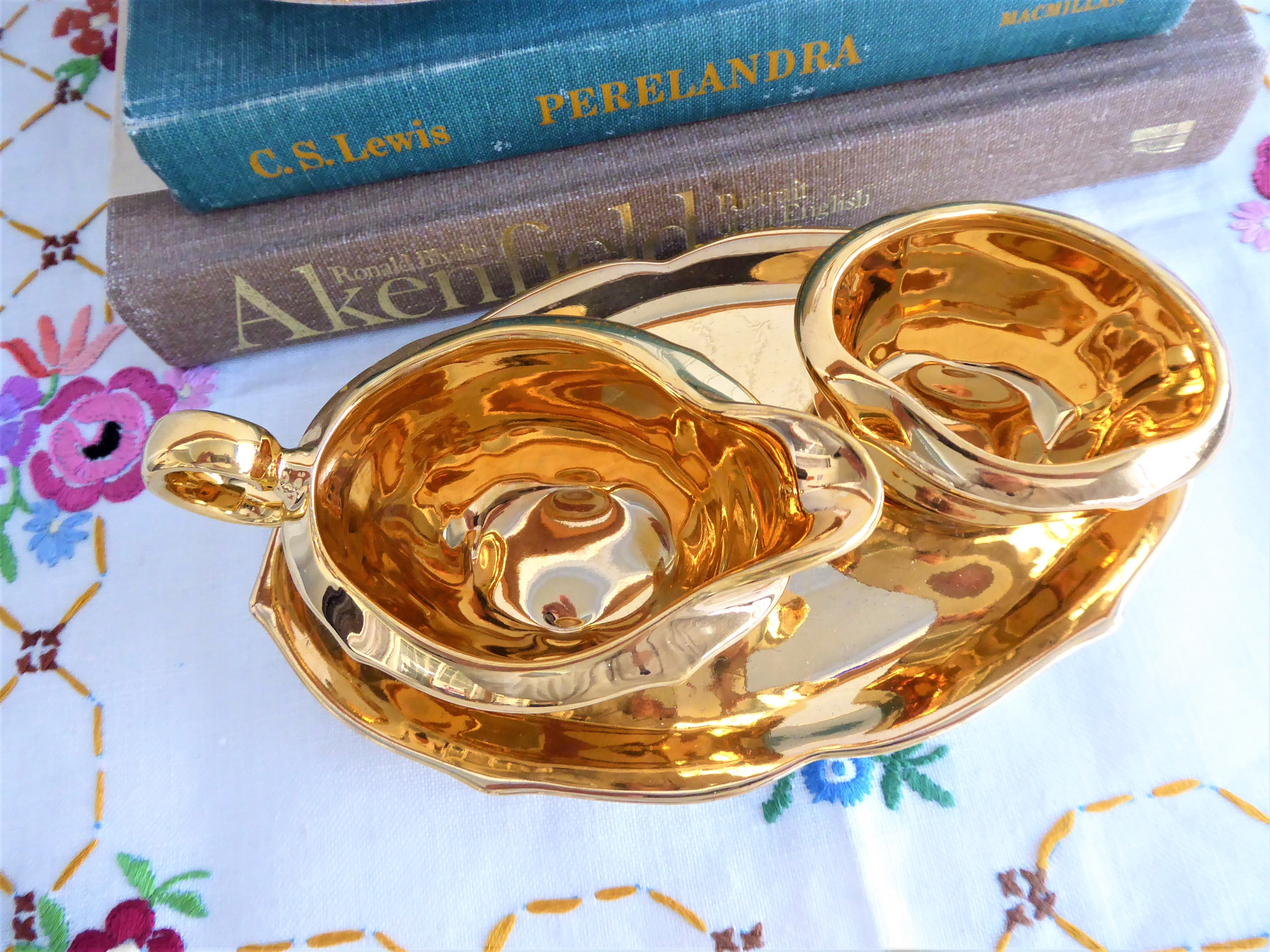 Vintage Royal Winton Golden Age Creamer & Sugar Bowl Set with Matching Tray - 1960s Gold Luster China Tea Service for Afternoon Tea & Collectible Display