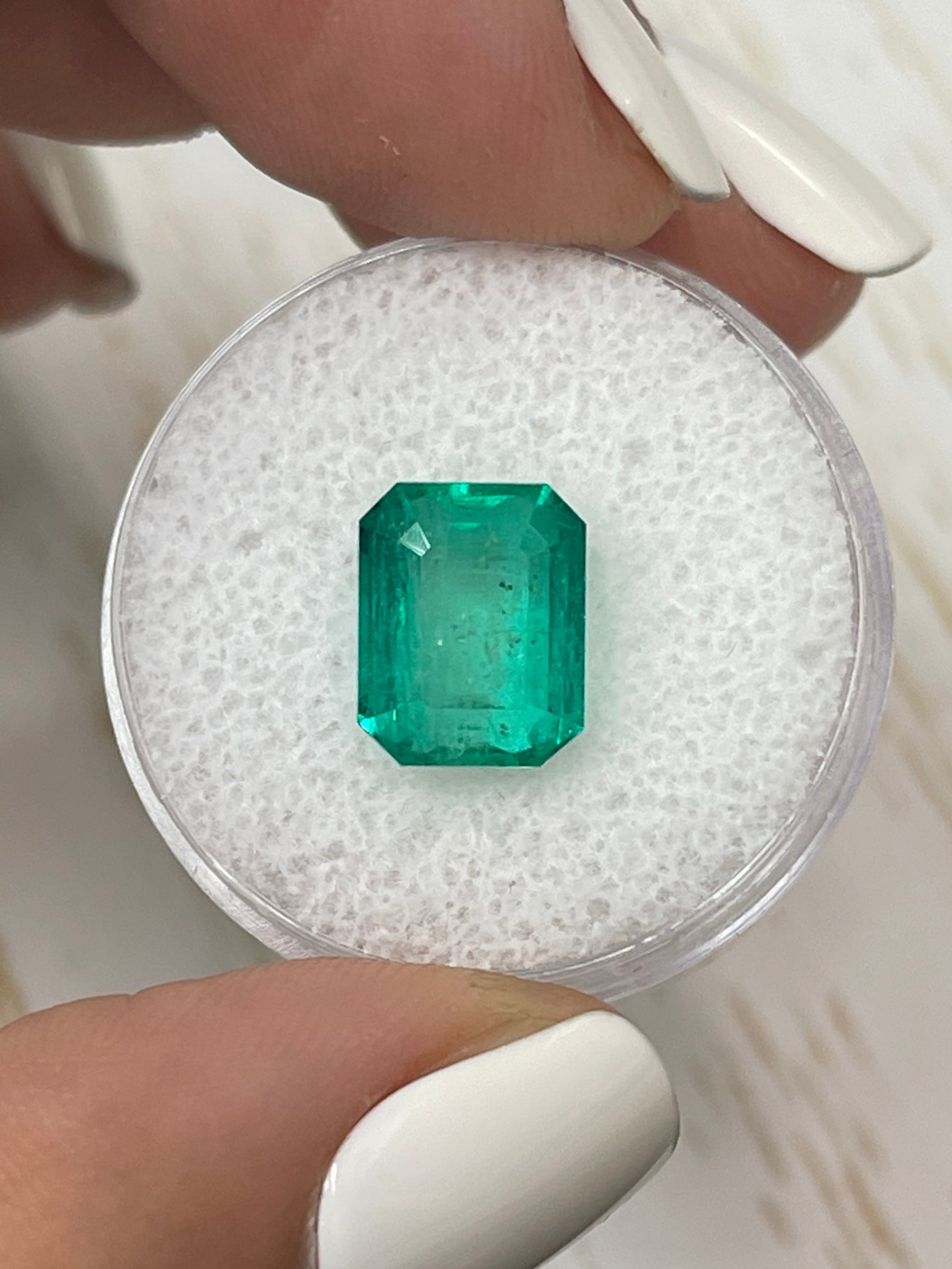 5.11 Carat 10x8mm Natural Colombian Emerald Loose Gemstone - Emerald Cut for Jewelry Making, Engagement Rings & Luxury Gifts