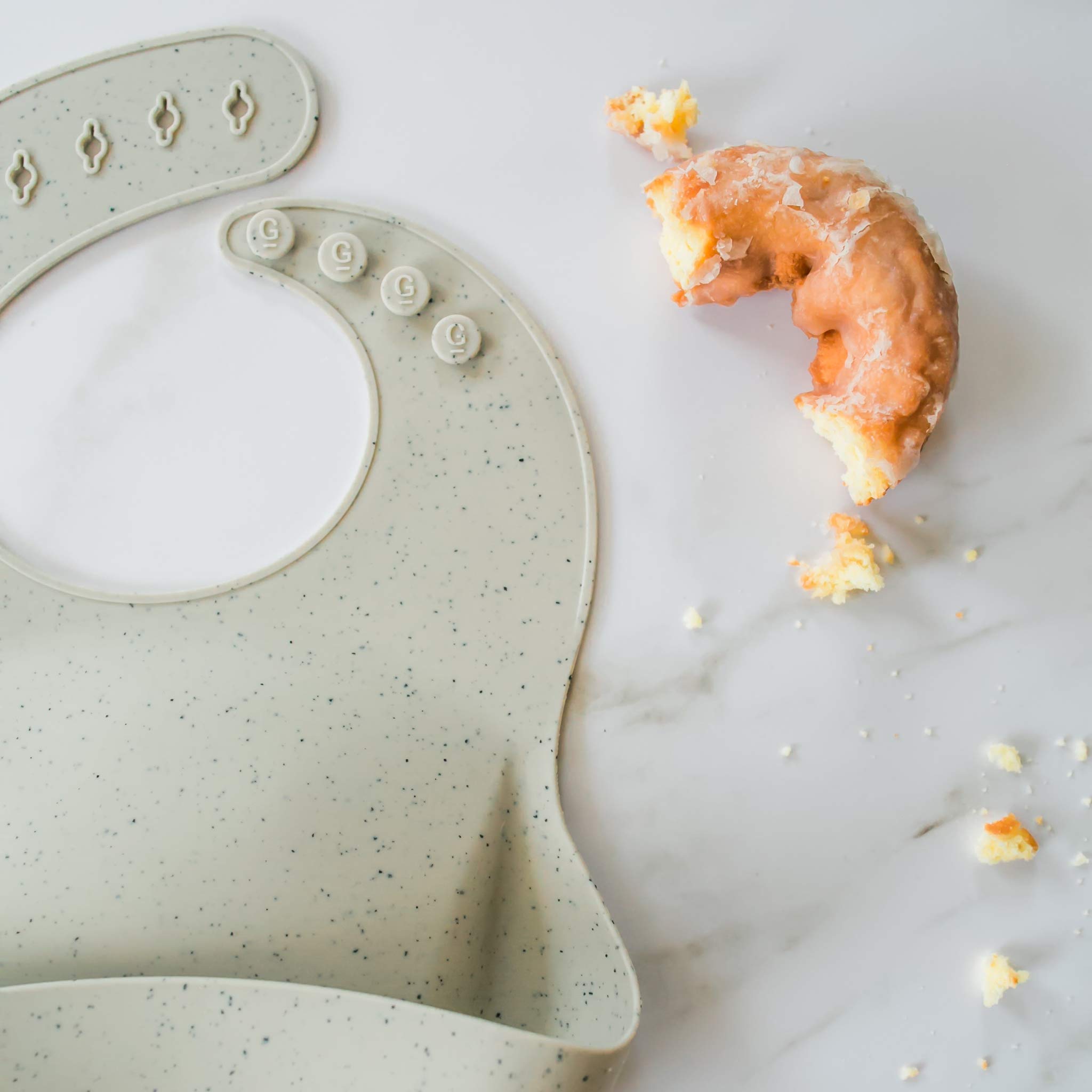 **Adjustable Silicone Baby Bib with Food Catcher - Waterproof Feeding Bib for Infants & Toddlers 4-36 Months - Soft, Easy to Clean (Speckled Sand) - Perfect for Messy Meals & On-the-Go Feeding**