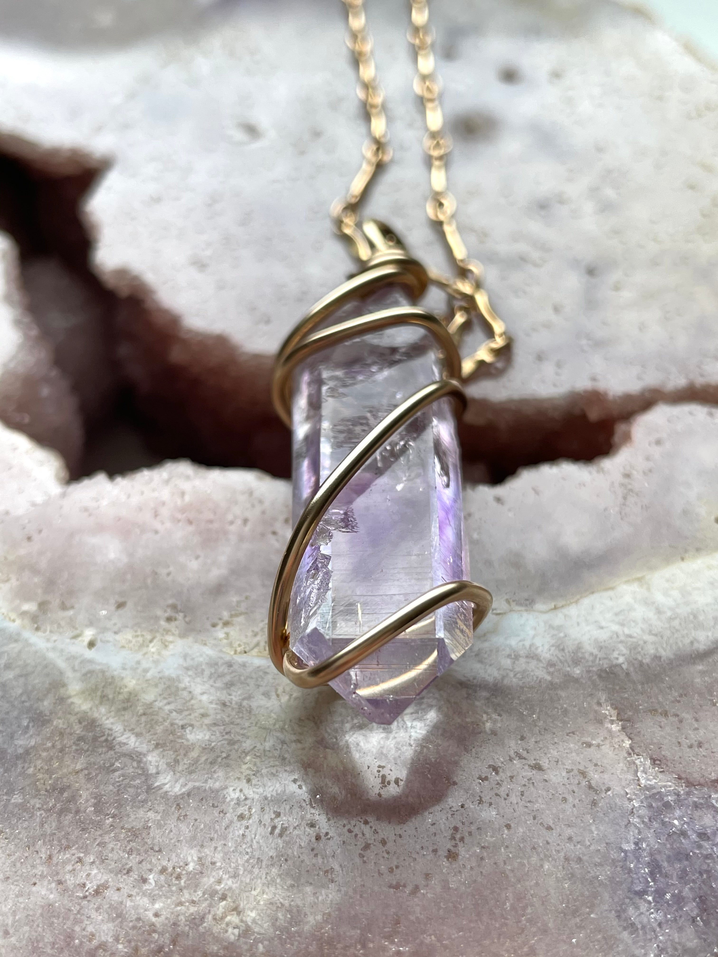 Raw Vera Cruz Crystal Point Amulet - 14K Gold Filled Pendant for Healing & Energy - Perfect for Meditation, Reiki, and Spiritual Jewelry Gifts