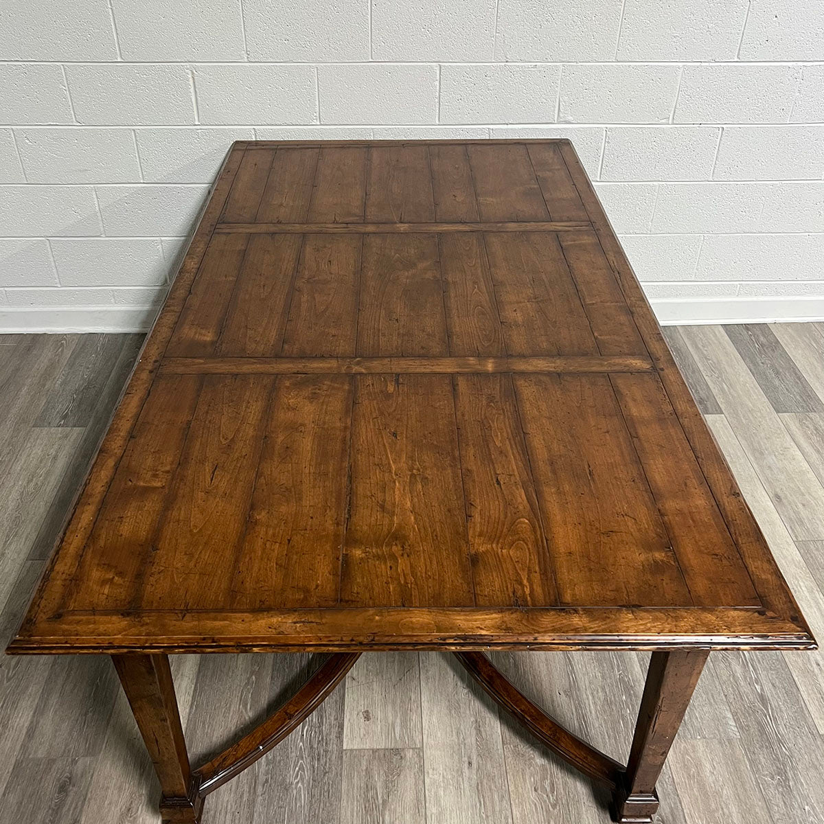 Solid Wood Dining Table - Rustic Farmhouse Style for 6-8 People - Perfect for Family Gatherings & Dinner Parties