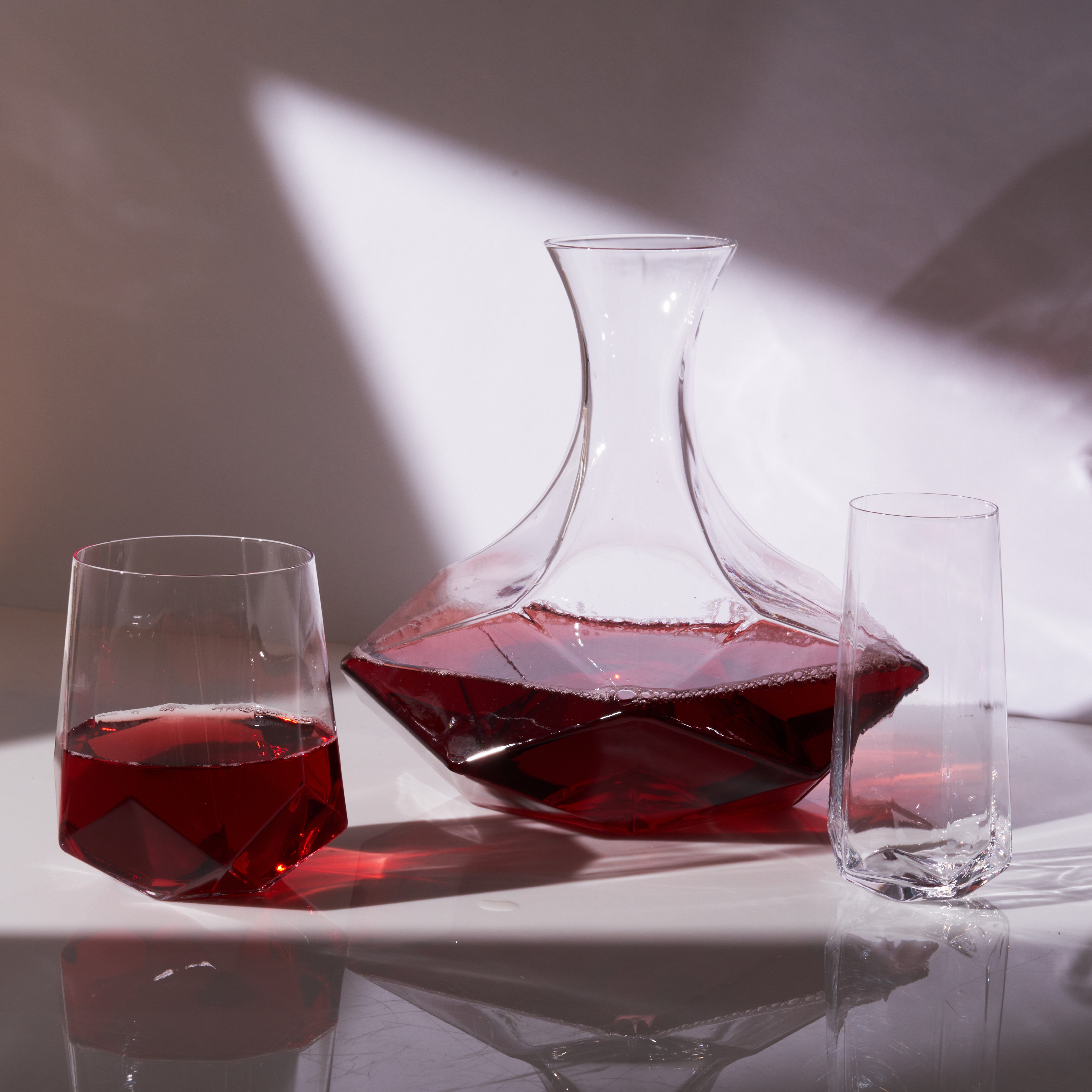 Elegant Seneca Faceted Crystal Wine Decanter - Premium Lead-Free Glass Carafe for Red Wine Aeration & Decanting - Perfect for Dinner Parties, Wine Tasting & Home Bar Decor