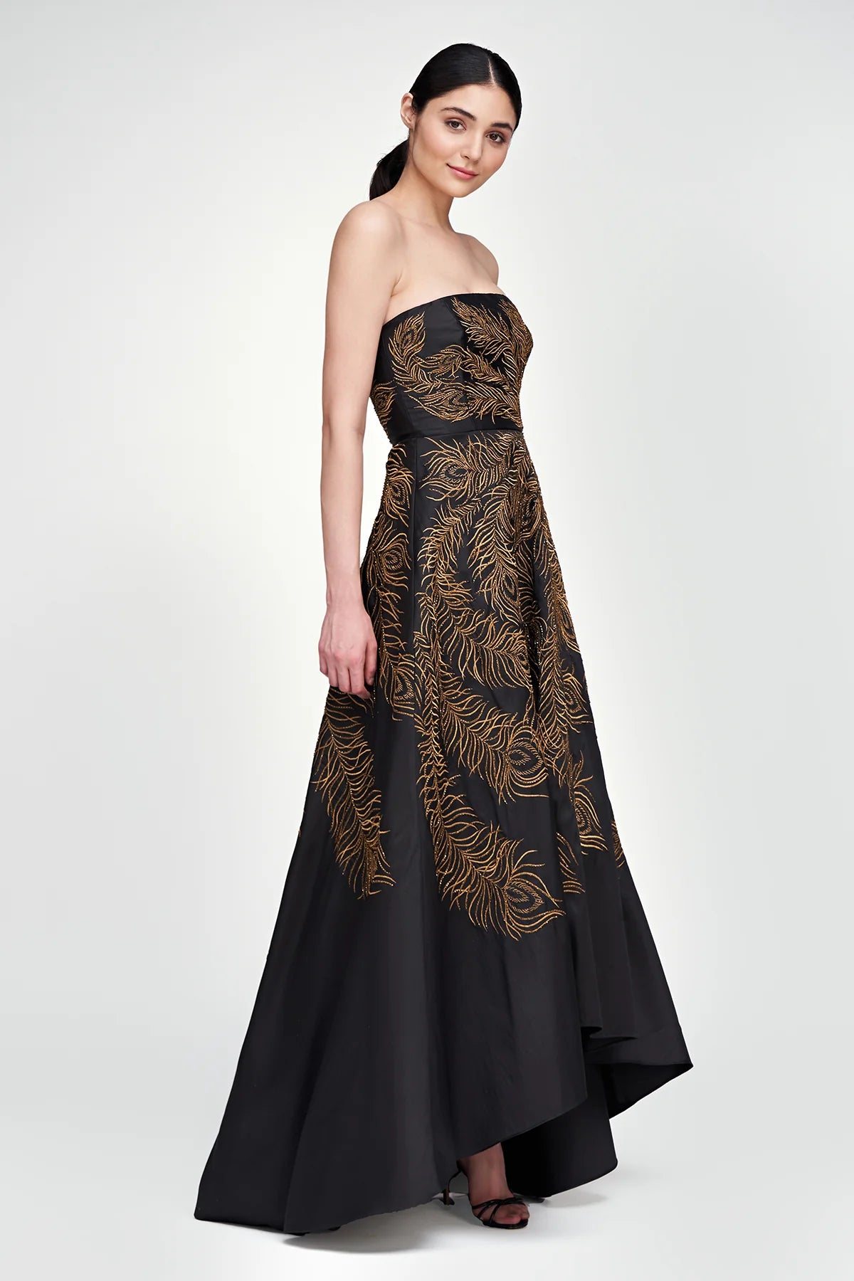 Elegant Black and Gold Feather Embroidered Evening Gown for Women - Perfect for Prom, Gala, and Formal Events