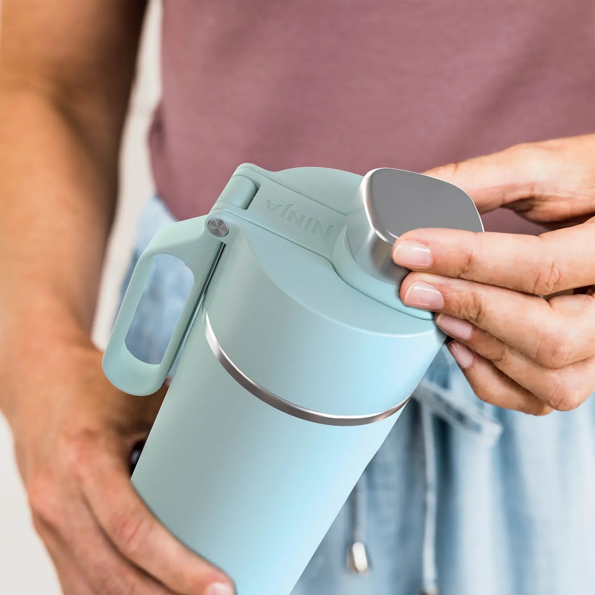 Ninja Thirsti 700ml Insulated Water Bottle - Leak Proof Stainless Steel Travel Mug for Hot & Cold Drinks - Perfect for Gym, Hiking, Office & Outdoor Adventures