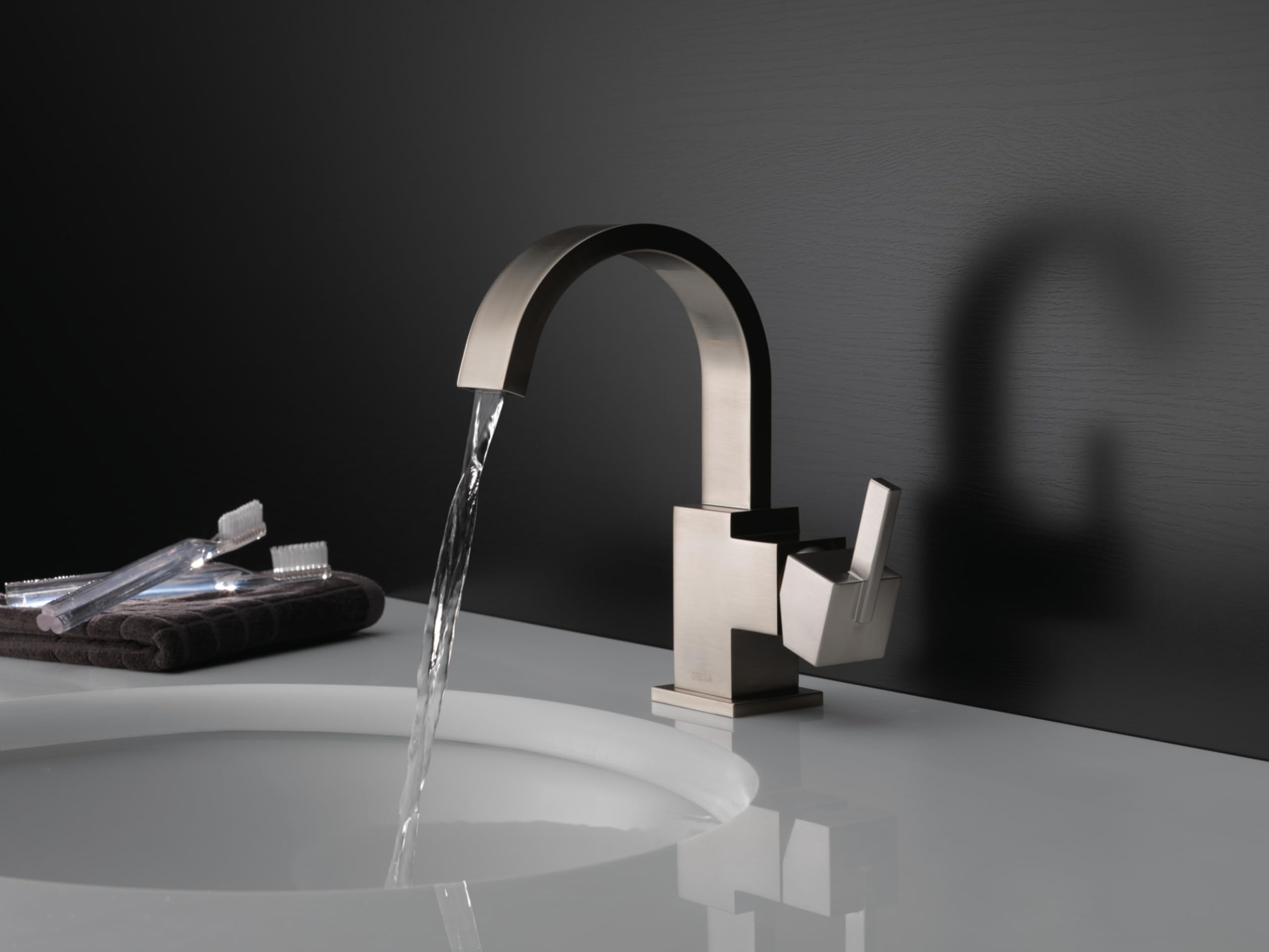 Delta Vero Single Hole Bathroom Faucet - Chrome Finish, Single Handle Bathroom Sink Faucet with Metal Push Pop-Up Drain - Perfect for Modern Bathroom Vanities & Powder Rooms