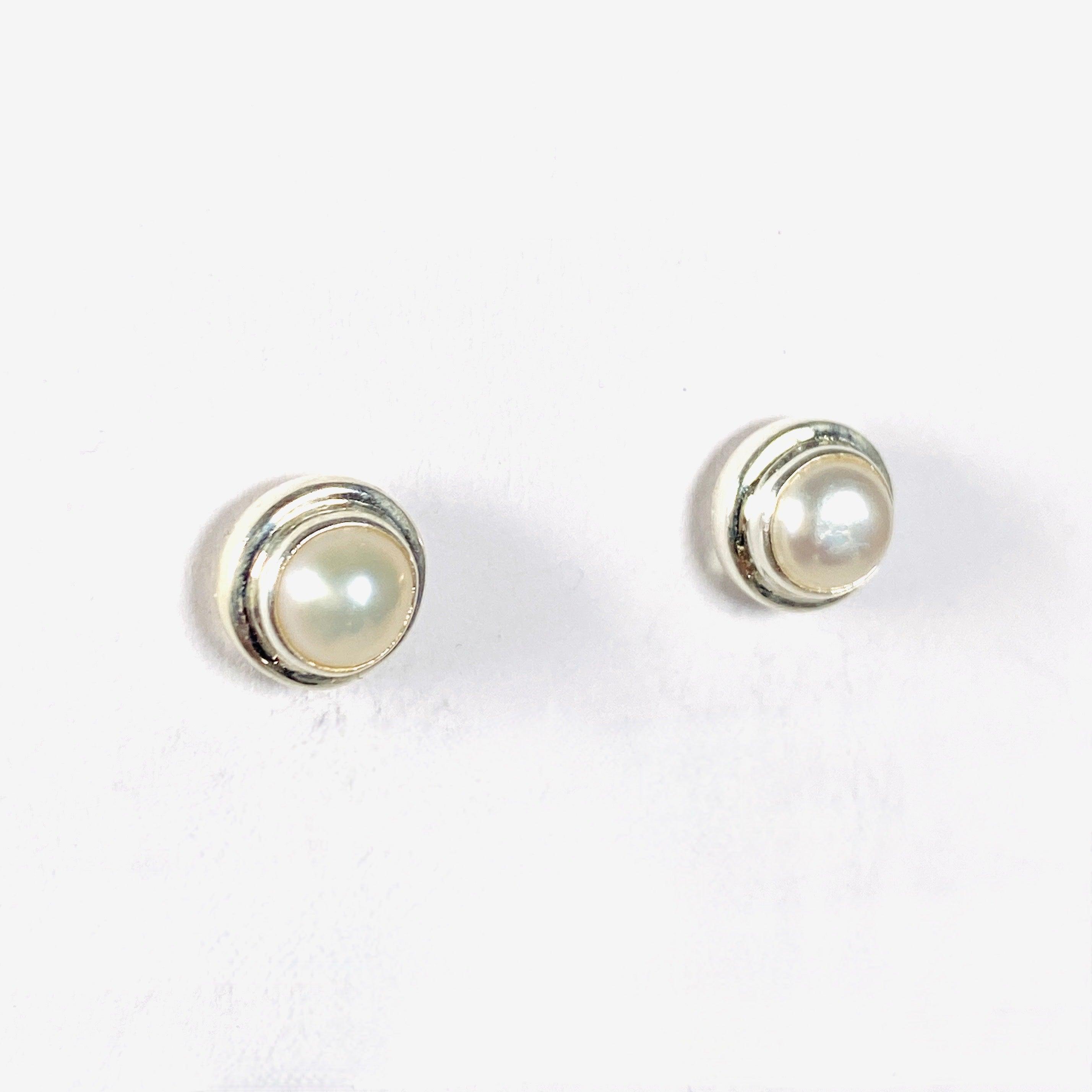 KEGJ1367 Round Pearl Stud Earrings - Elegant & Timeless Jewelry for Women - Perfect for Weddings, Parties & Everyday Wear