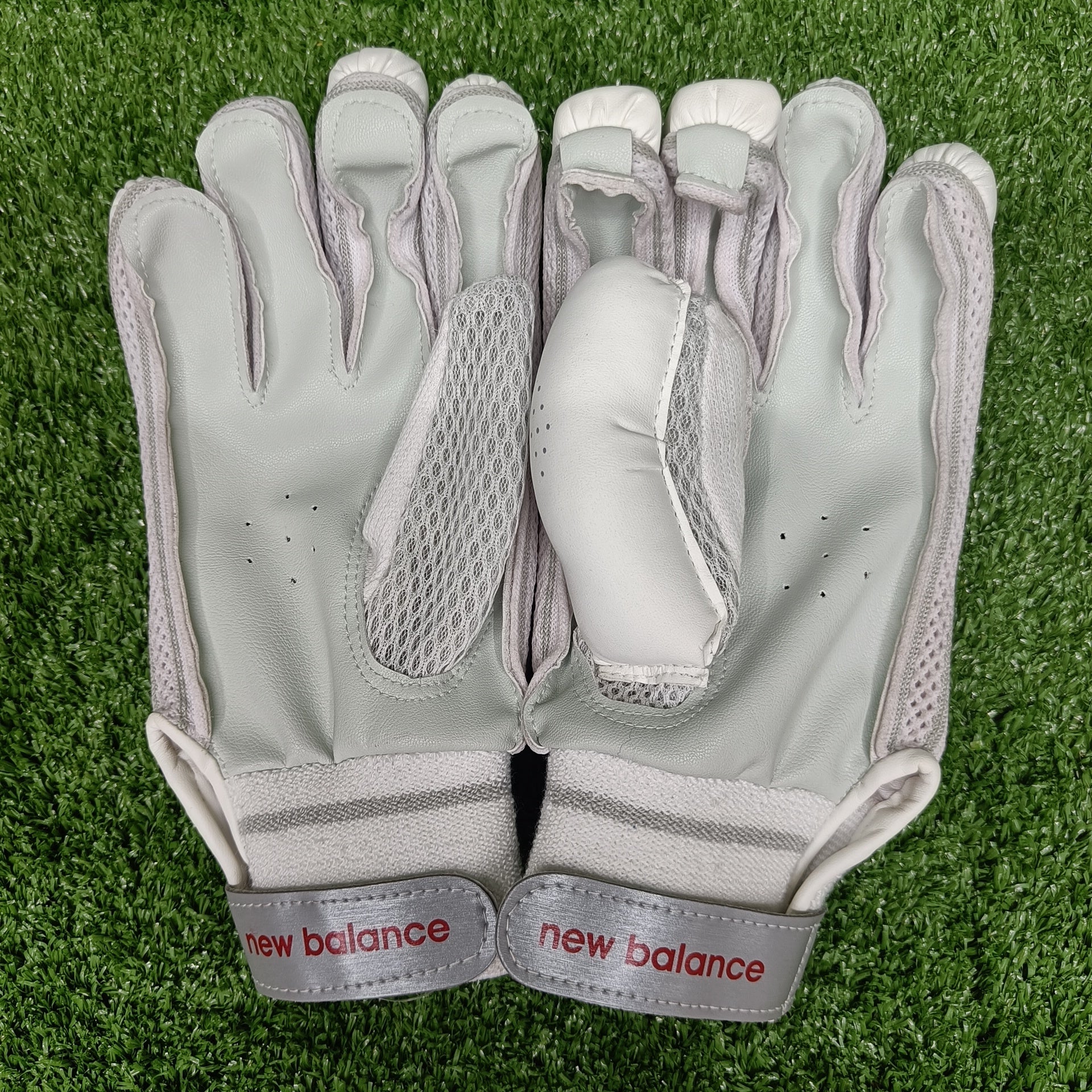 New Balance TC 360 Junior/Youth Cricket Batting Gloves - Lightweight Protective Gear for Young Players - Perfect for Practice & Matches
