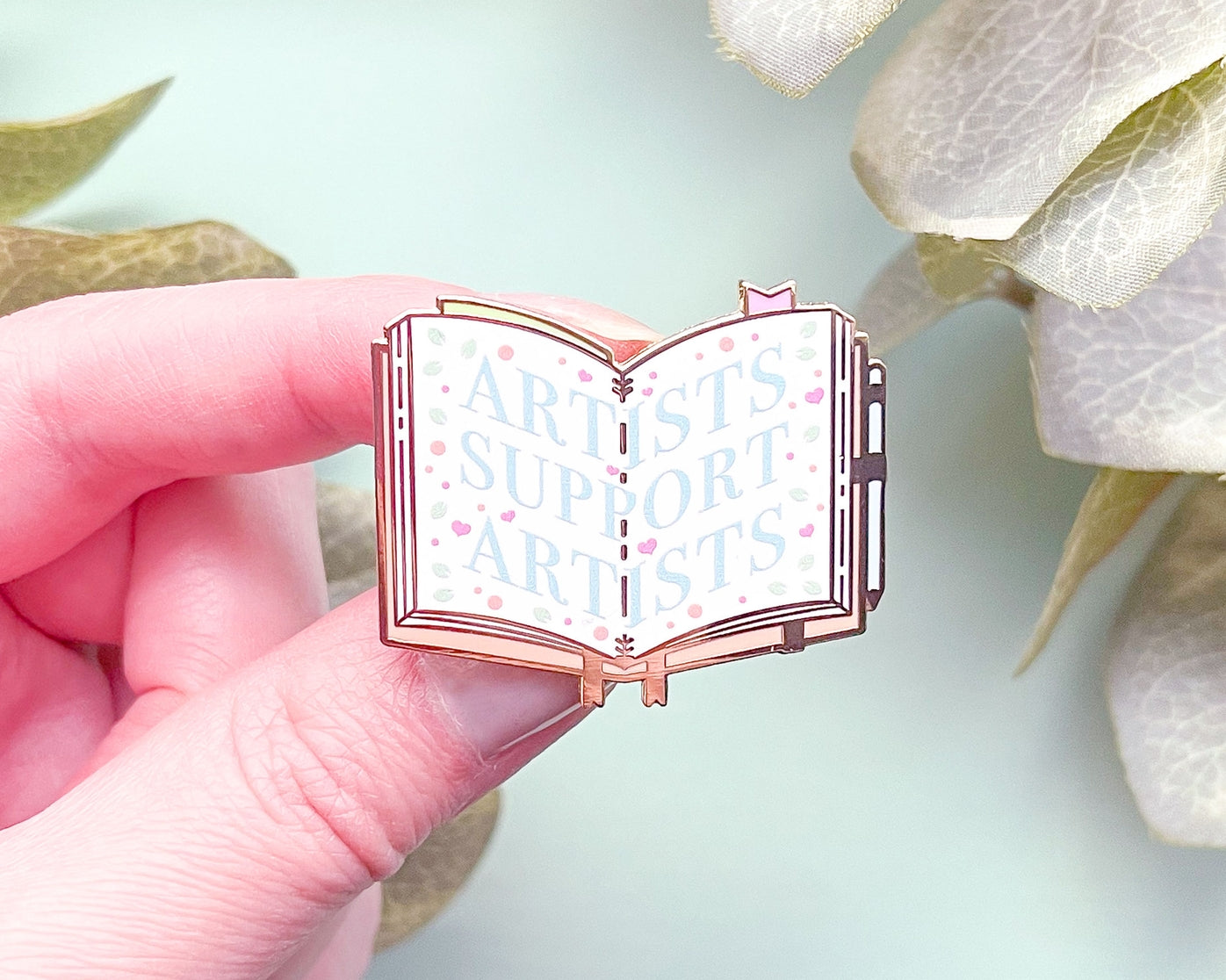 Artists Support Artists Sketchbook Enamel Pin - Cute Drawing Themed Lapel Pin for Sketchbook Lovers, Art Students & Creative Professionals - Perfect for Backpacks, Jackets, Sketchbooks & Art Gifts