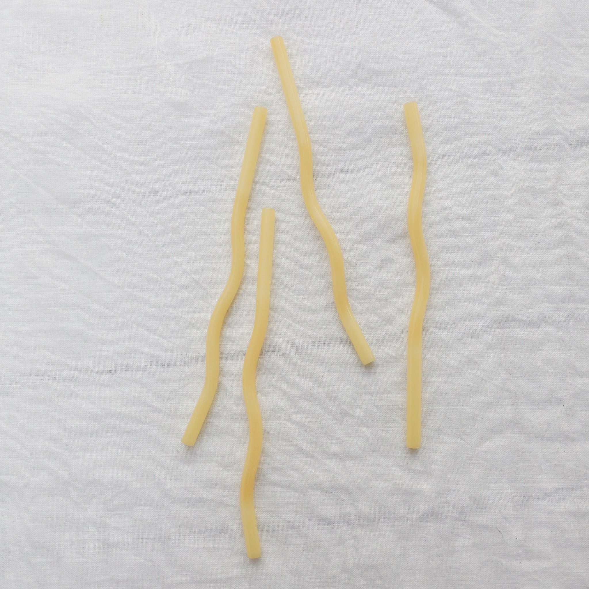DESIGNSTUFF Curve Glass Straw Set of 4 - Reusable, BPA-Free Lemon Design Drinking Straws for Smoothies, Iced Coffee & Cocktails - Eco-Friendly Alternative to Plastic Straws