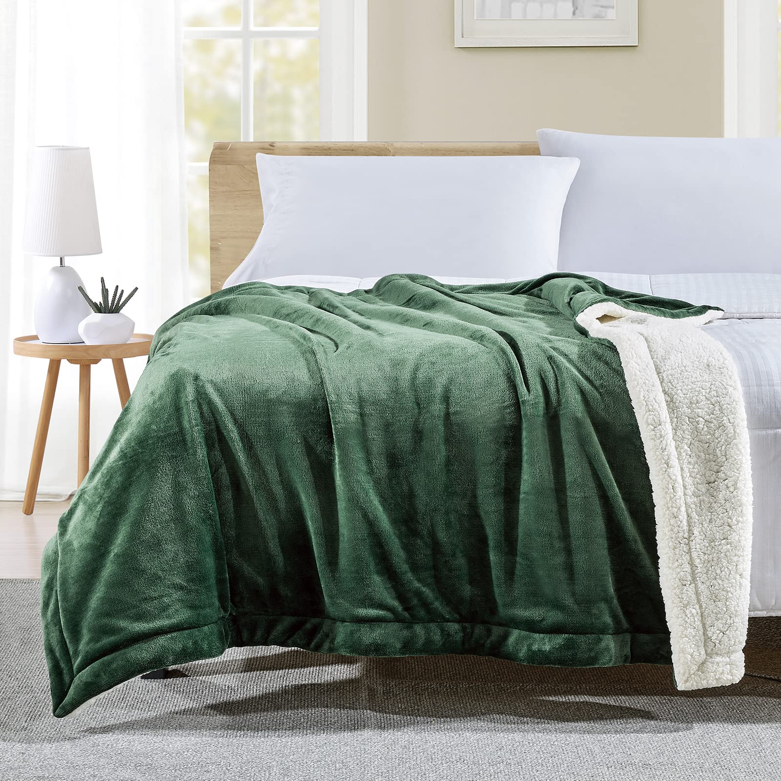 BOURINA Sherpa Fleece Blanket - 60x80 Inches Twin Size, Green - Ultra Soft & Cozy Flannel Throw for Couch, Sofa, Bed - Perfect for Home, Camping & Travel - Warm Thick Blanket for Winter & Cold Weather
