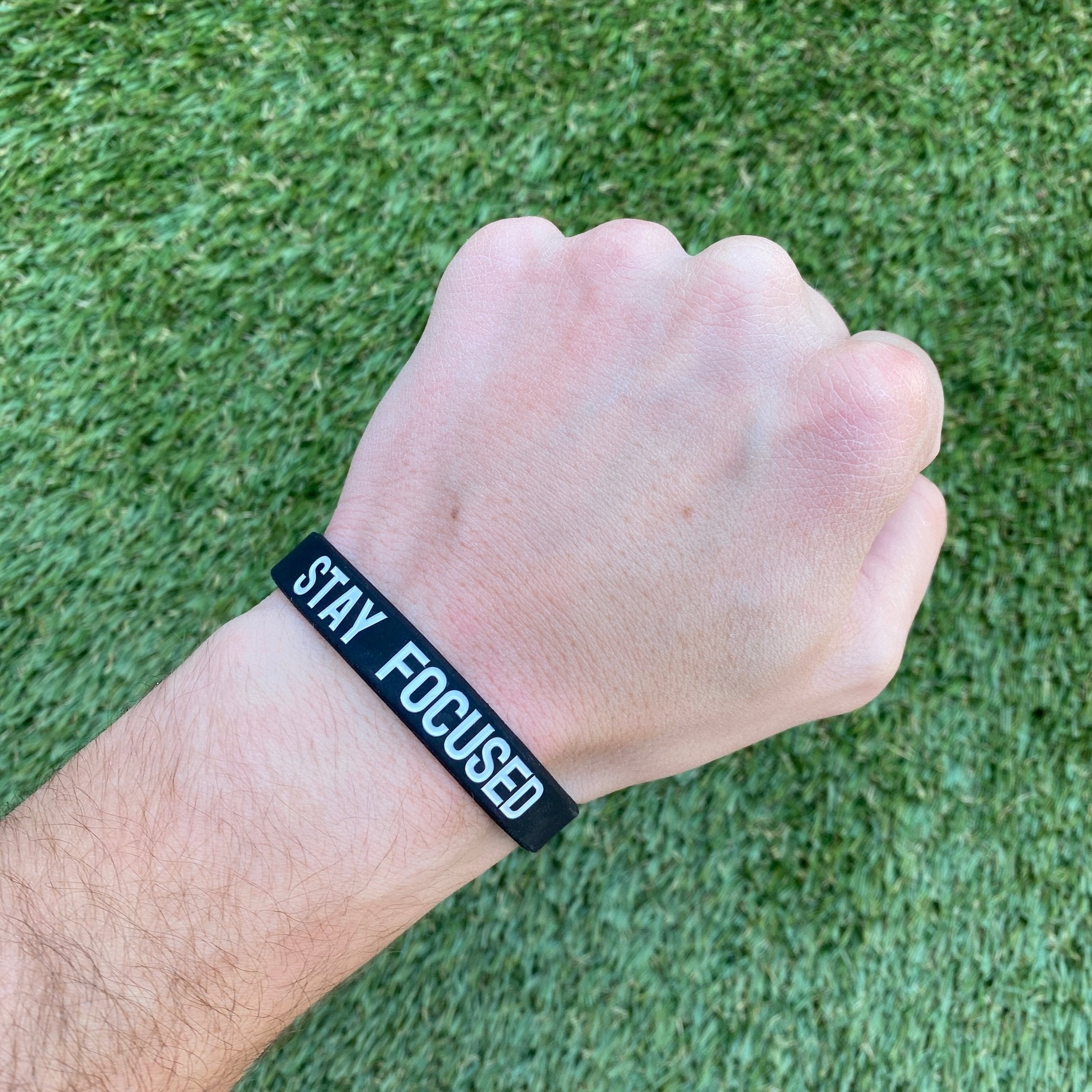 STAY FOCUSED Motivational Wristband - Inspirational Silicone Bracelet for Men & Women - Perfect for Workouts, Yoga, and Daily Motivation