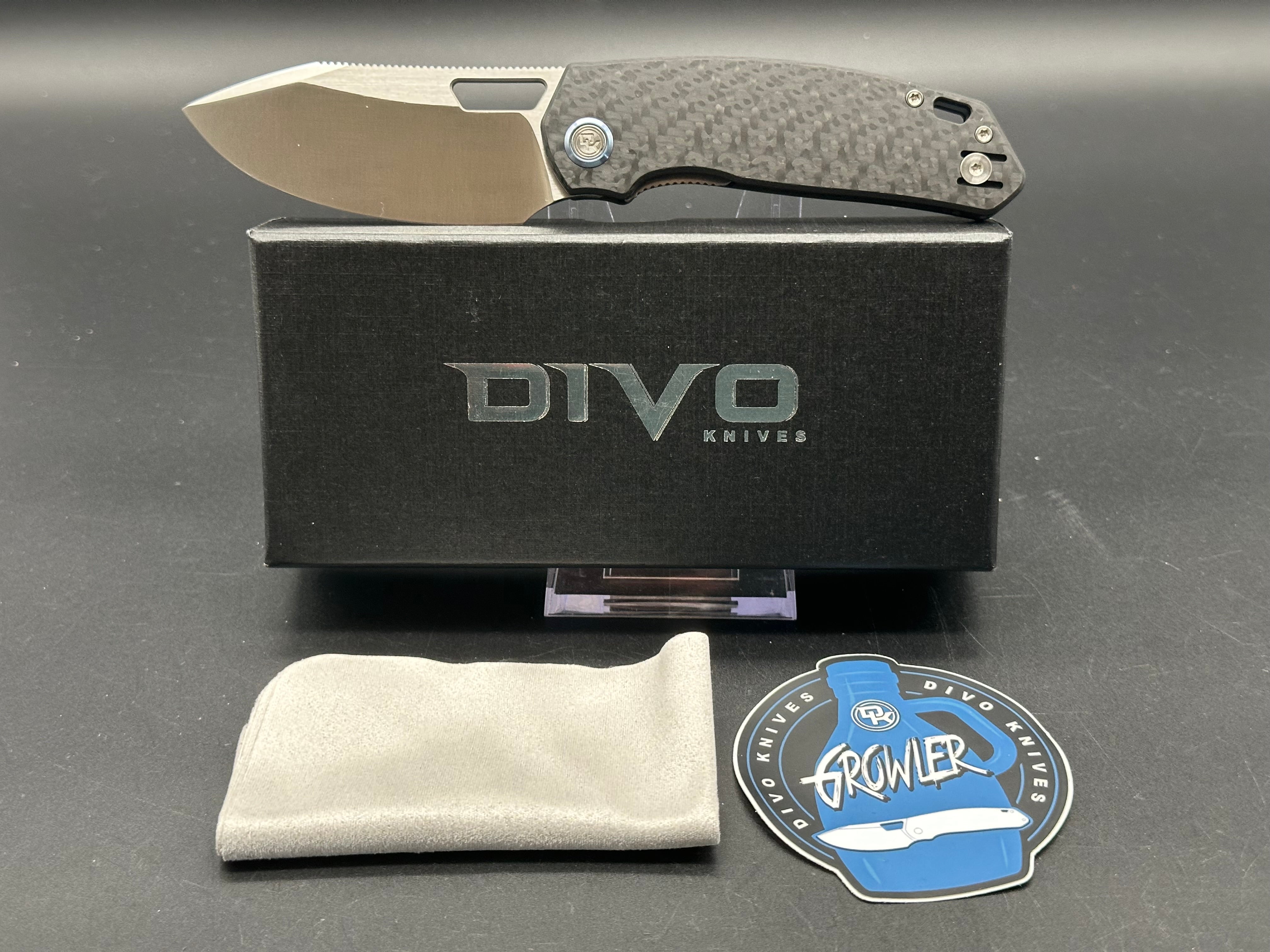 Divo Growler 2 Carbon Fiber Water Bottle - Insulated Stainless Steel Beer Growler with Leakproof Lid - Perfect for Camping, Hiking & Outdoor Adventures
