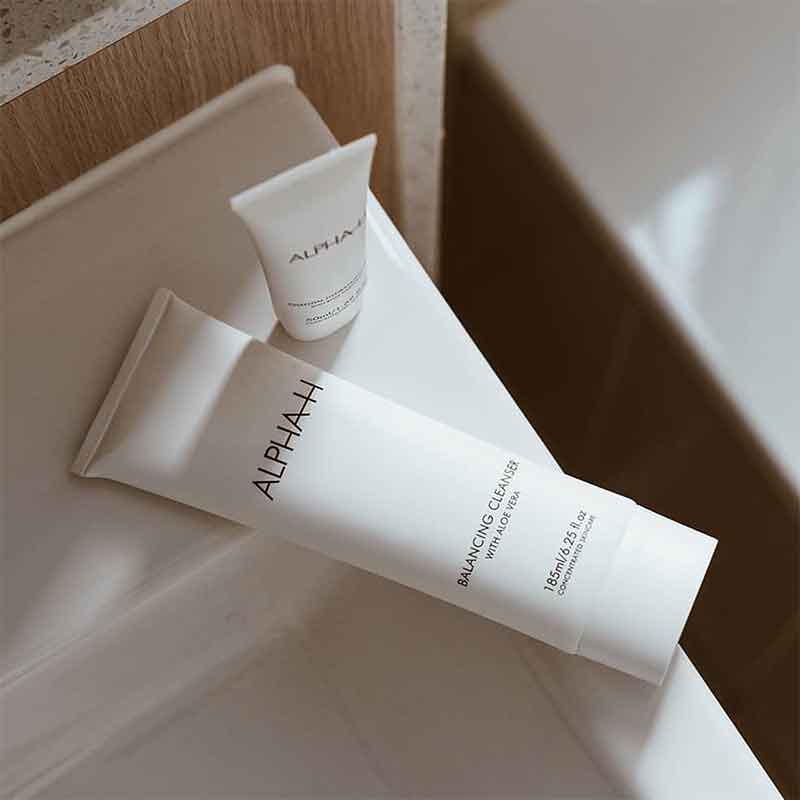 Alpha H Balancing Cleanser with Aloe Vera - Gentle Face Wash for Sensitive Skin, Hydrating & Soothing Facial Cleanser - Perfect for Daily Skincare Routine & Post-Workout Refresh