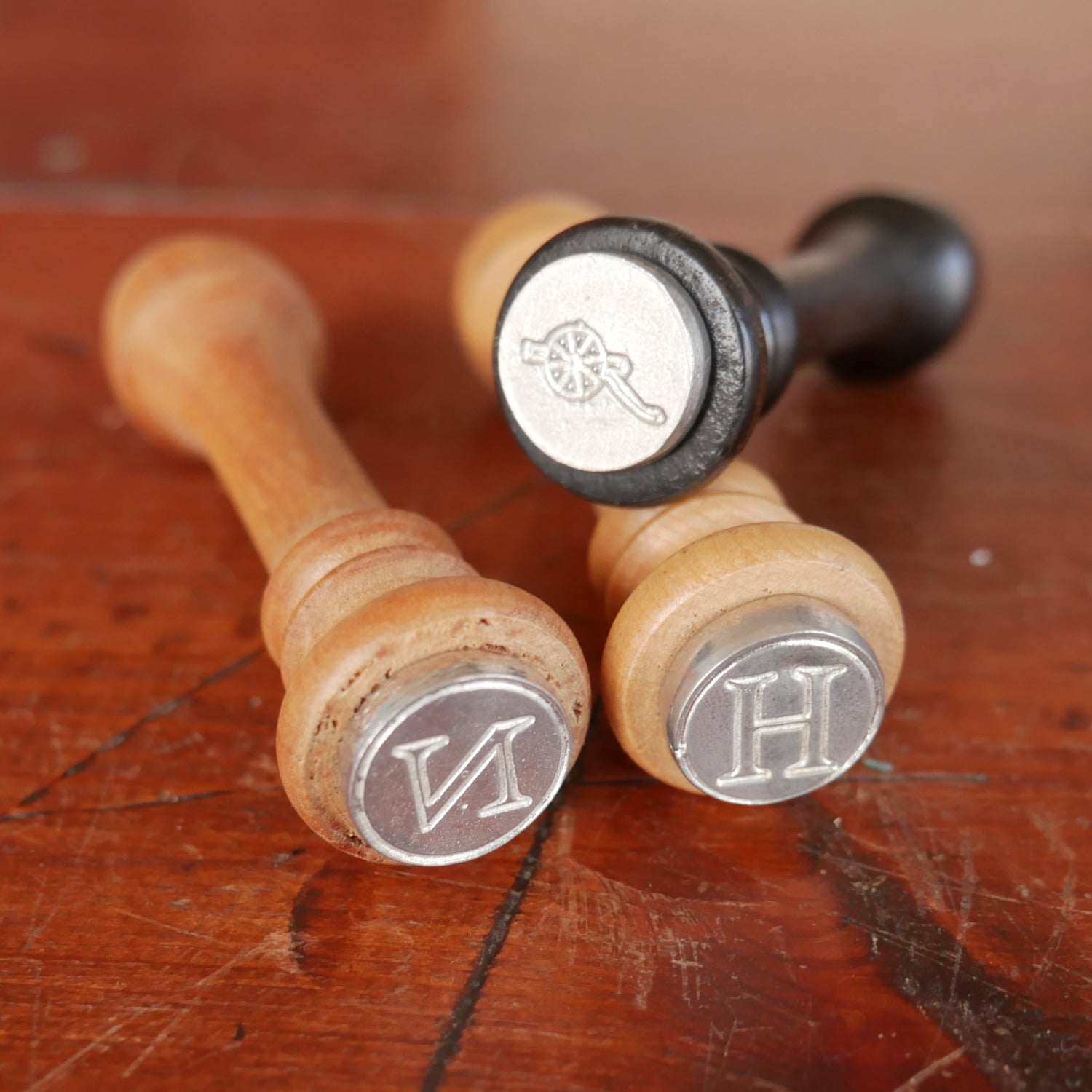 Premium Wax Seal Stamp Kit for Letters, Invitations & Crafts - Elegant Sealing Wax Sticks & Custom Monogram Seal Set for DIY Envelopes, Wedding Invites & Scrapbooking
