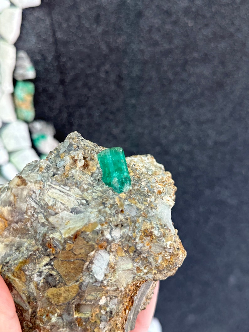 18K Natural Colombian Emerald Rough Gemstone - Uncut Raw Specimen for Jewelry Making, Collecting & Healing Crystals (High Quality Fine Gem)