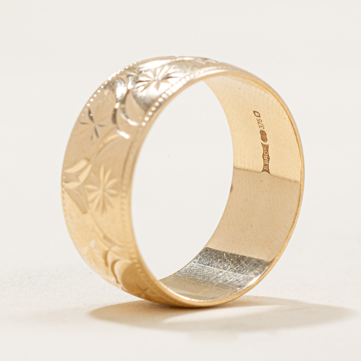 9K Yellow Gold Engraved Wedding Band Ring for Men & Women - Size 8.90mm & 9.25mm - Perfect for Anniversaries, Engagements & Special Occasions