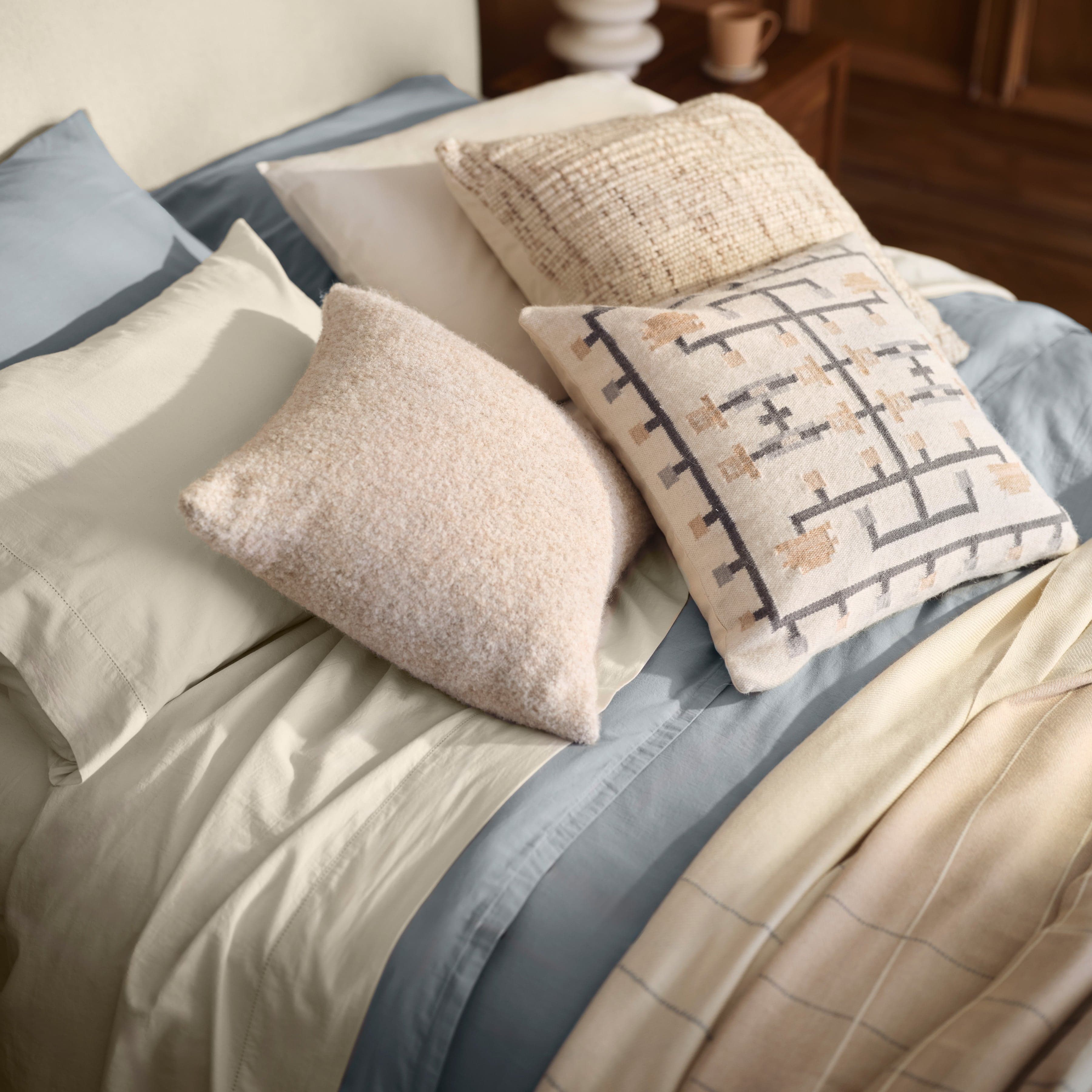 Aliso Pillow - Ultra Soft Memory Foam Bed Pillow for Neck and Back Support - Perfect for Side, Back, and Stomach Sleepers - Home, Office, and Travel Use