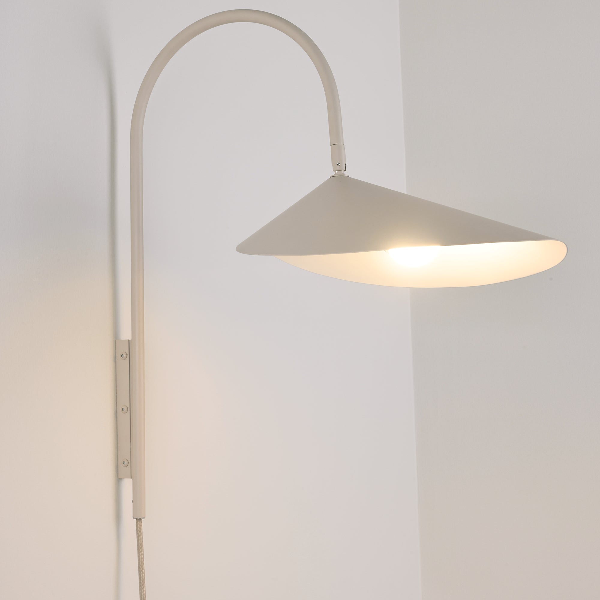 Alocasia Swivel Wall Light - Adjustable Modern LED Sconce for Bedroom, Living Room & Hallway - Perfect for Ambient Lighting and Home Decor