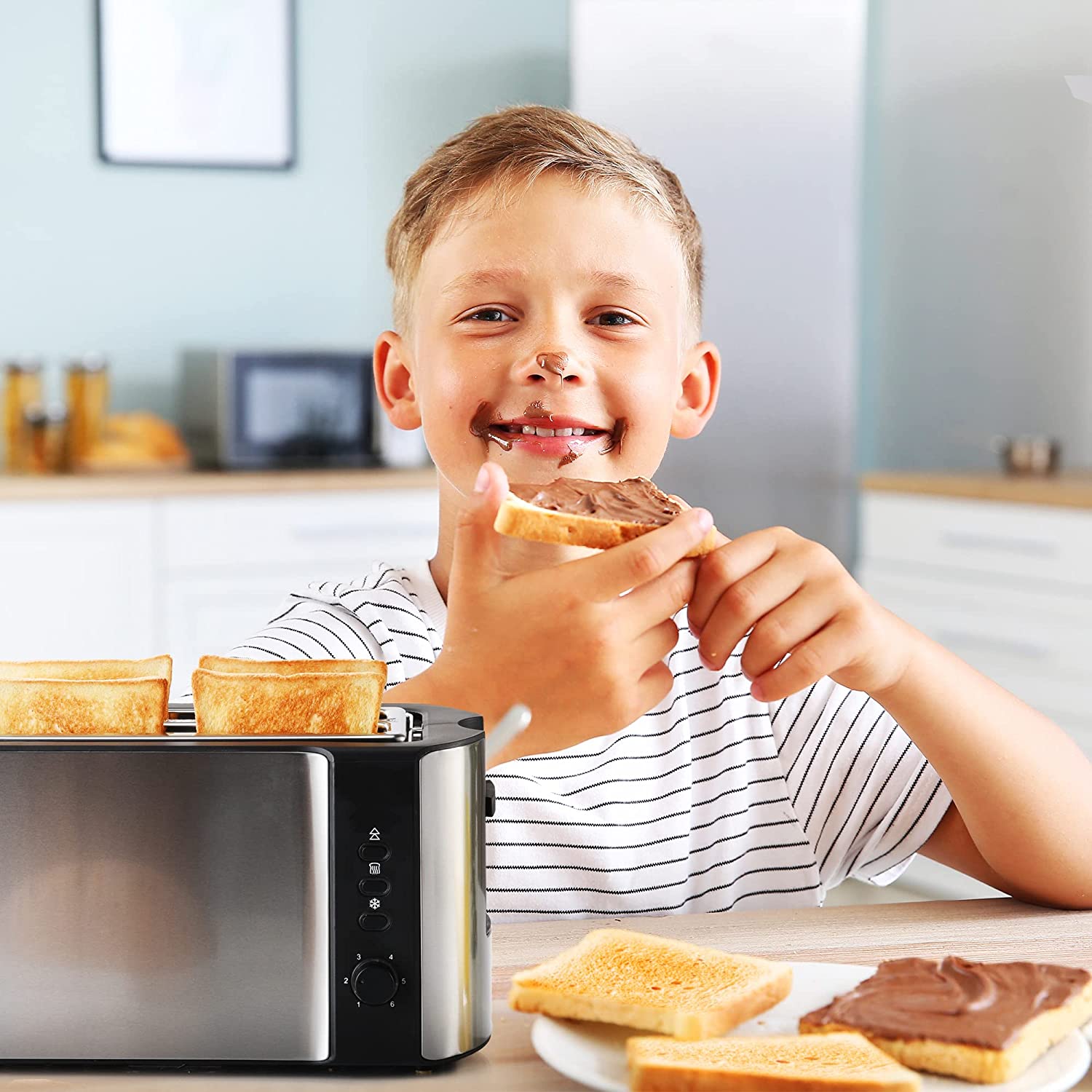 4 Slice Toaster Stainless Steel - Extra Long Slot Wide Toaster with 6 Browning Settings (Light Silver) - Perfect for Bagels, Waffles & Thick Sliced Bread - Ideal for Family Breakfast & Kitchen Use