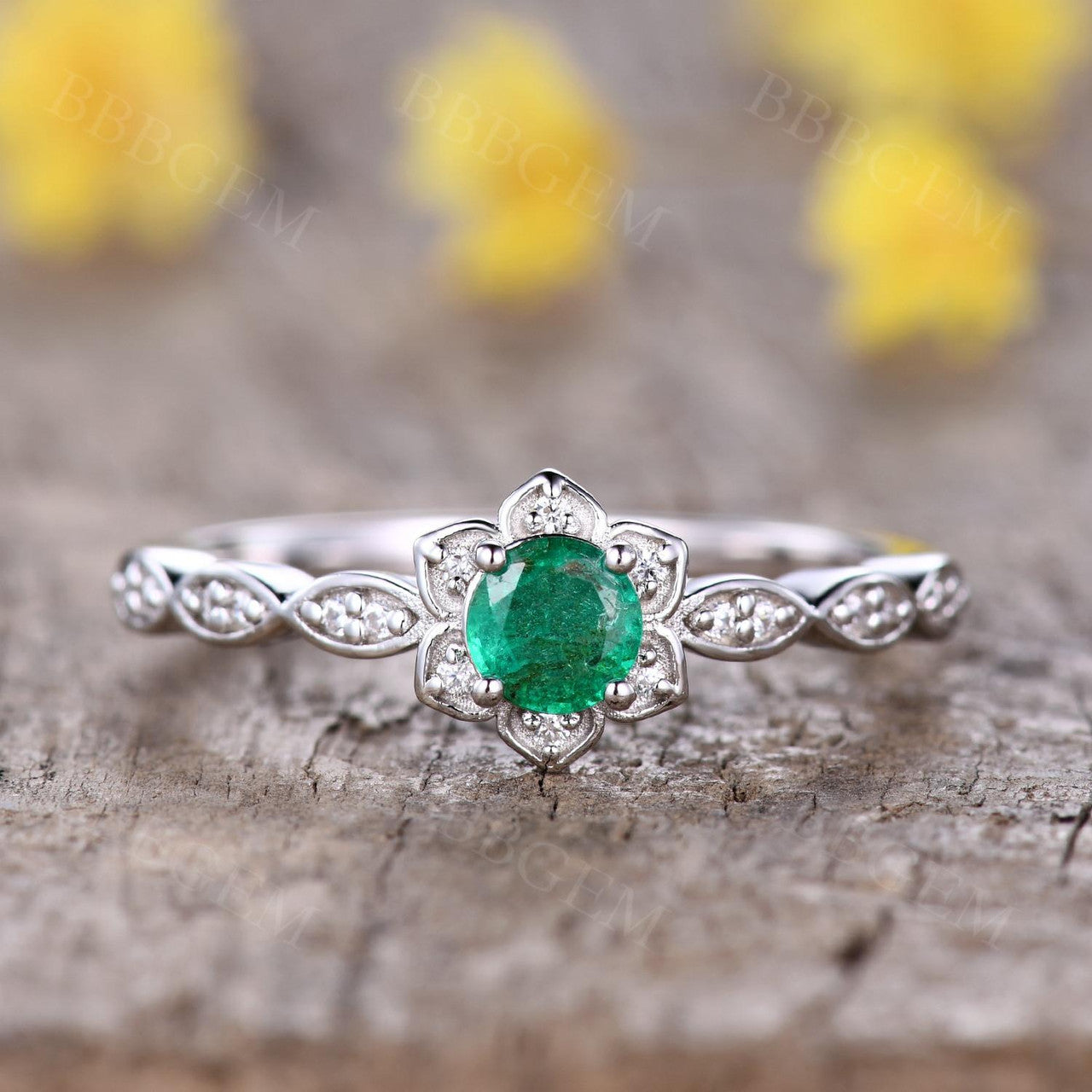 Natural Emerald Engagement Ring for Women - 5mm Round Floral Scalloped Wedding Band - Perfect for Mother's Day, Anniversary & Bridal Jewelry Gifts