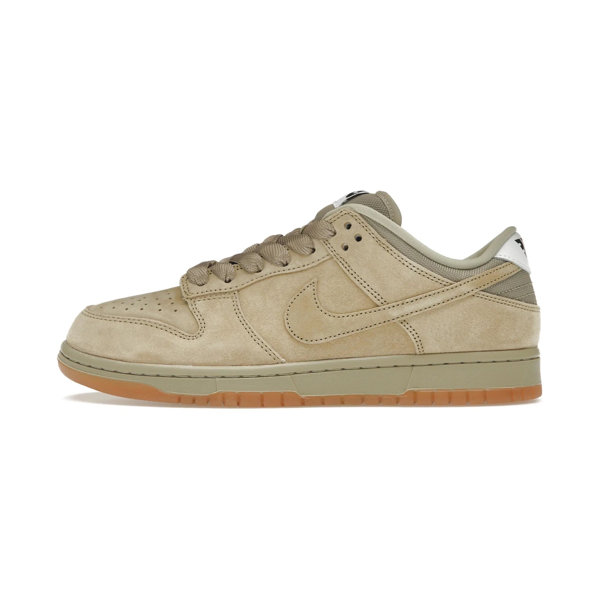 Nike SB Dunk Low Pro B Parachute Beige Sneakers - Men's Skateboarding Shoes for Streetwear & Casual Wear | Perfect for Skating, Urban Fashion, and Everyday Comfort