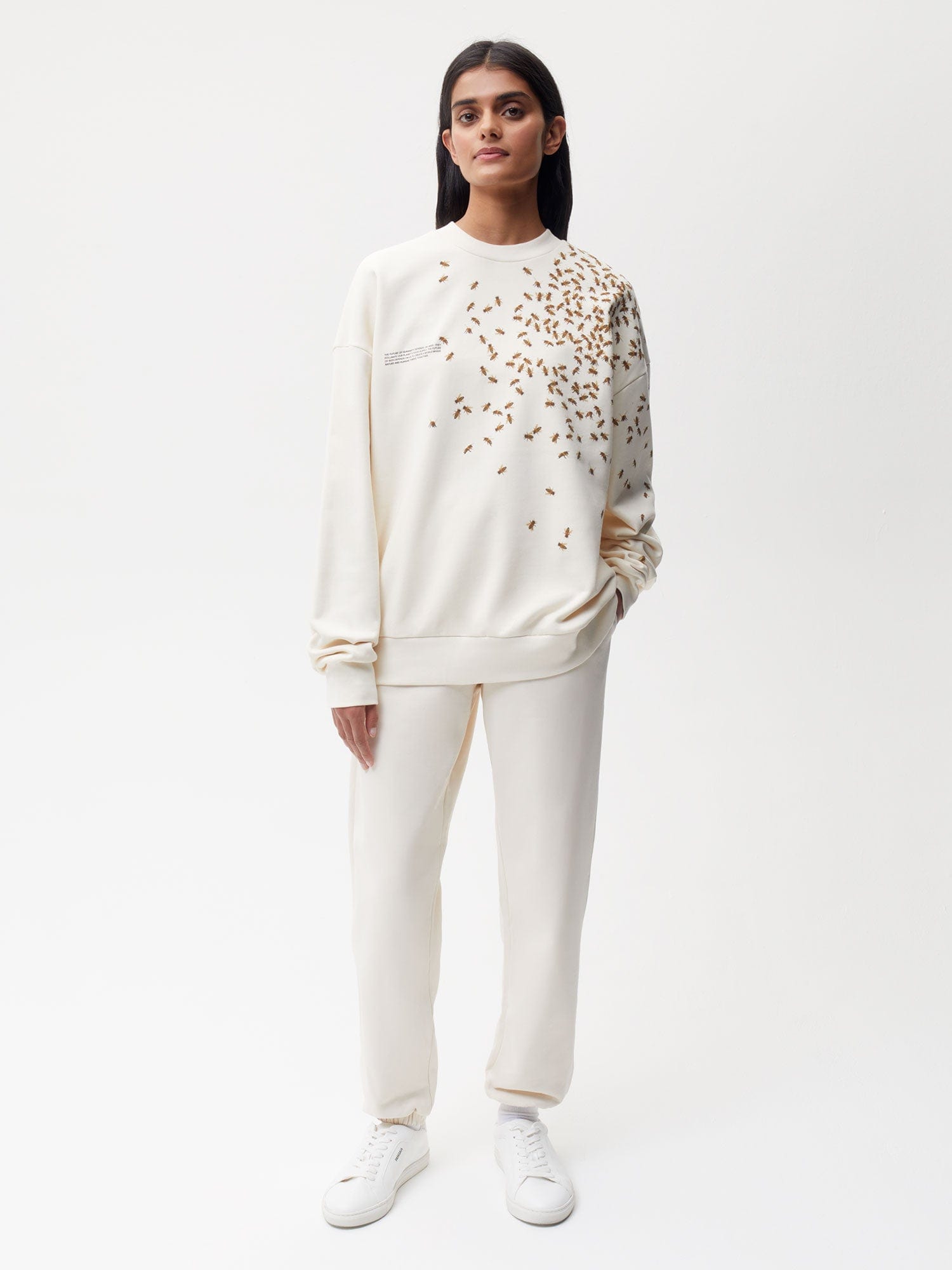 Women's Bee Wild Organic Cotton Sweatshirt - Undyed, Eco-Friendly Casual Pullover for Outdoor Adventures & Cozy Loungewear